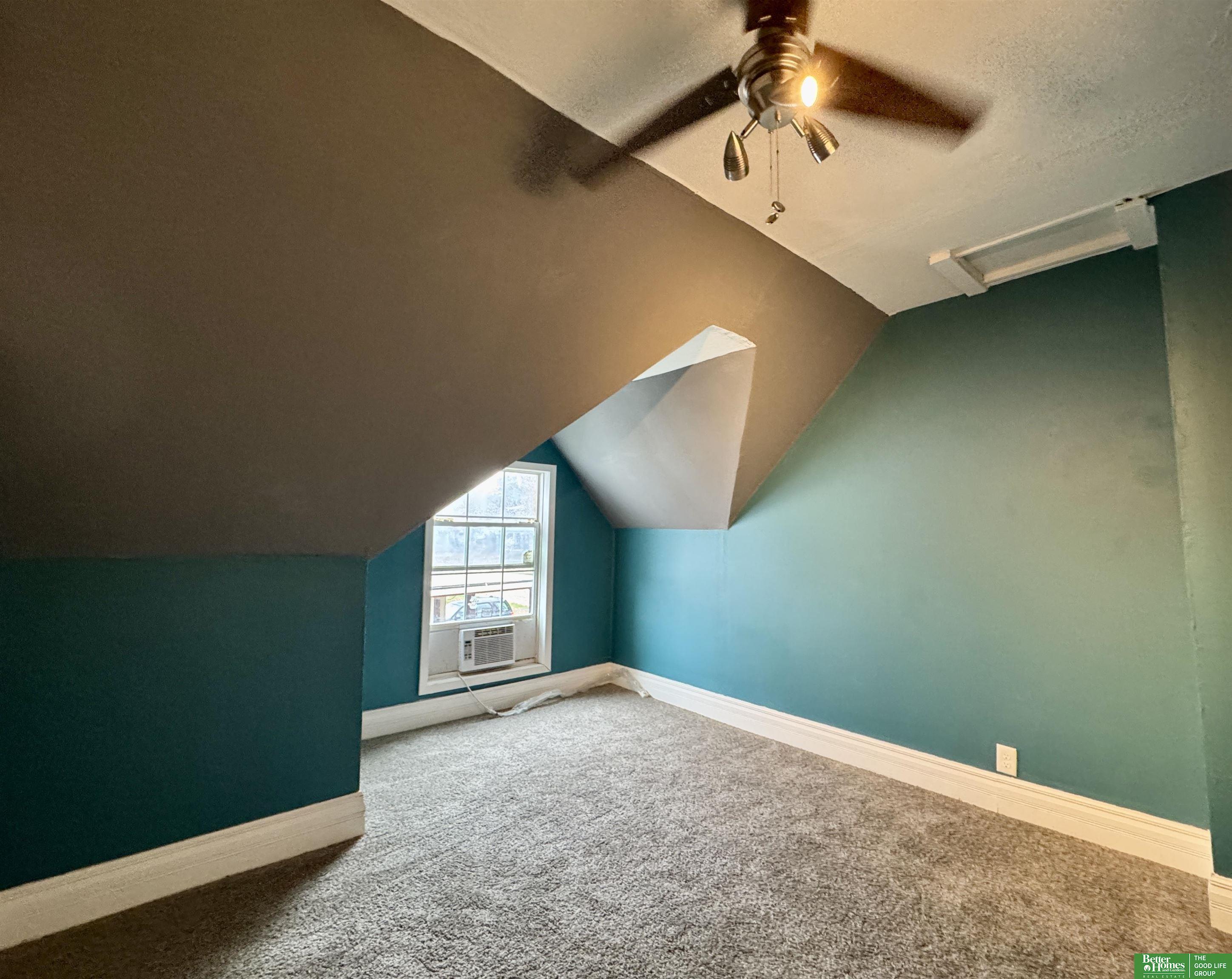 319 E 9th Street
