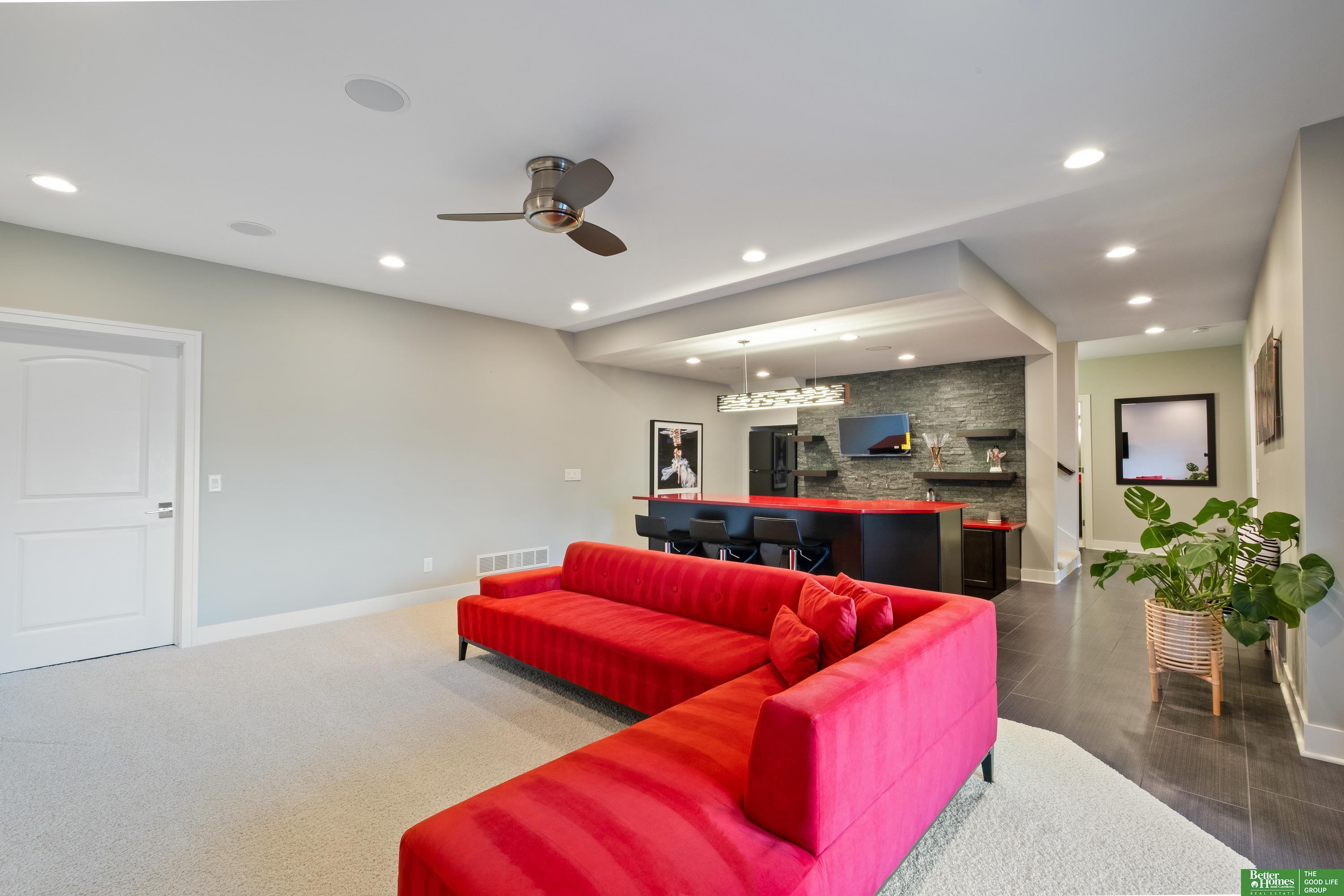 5811 N 159th Street
