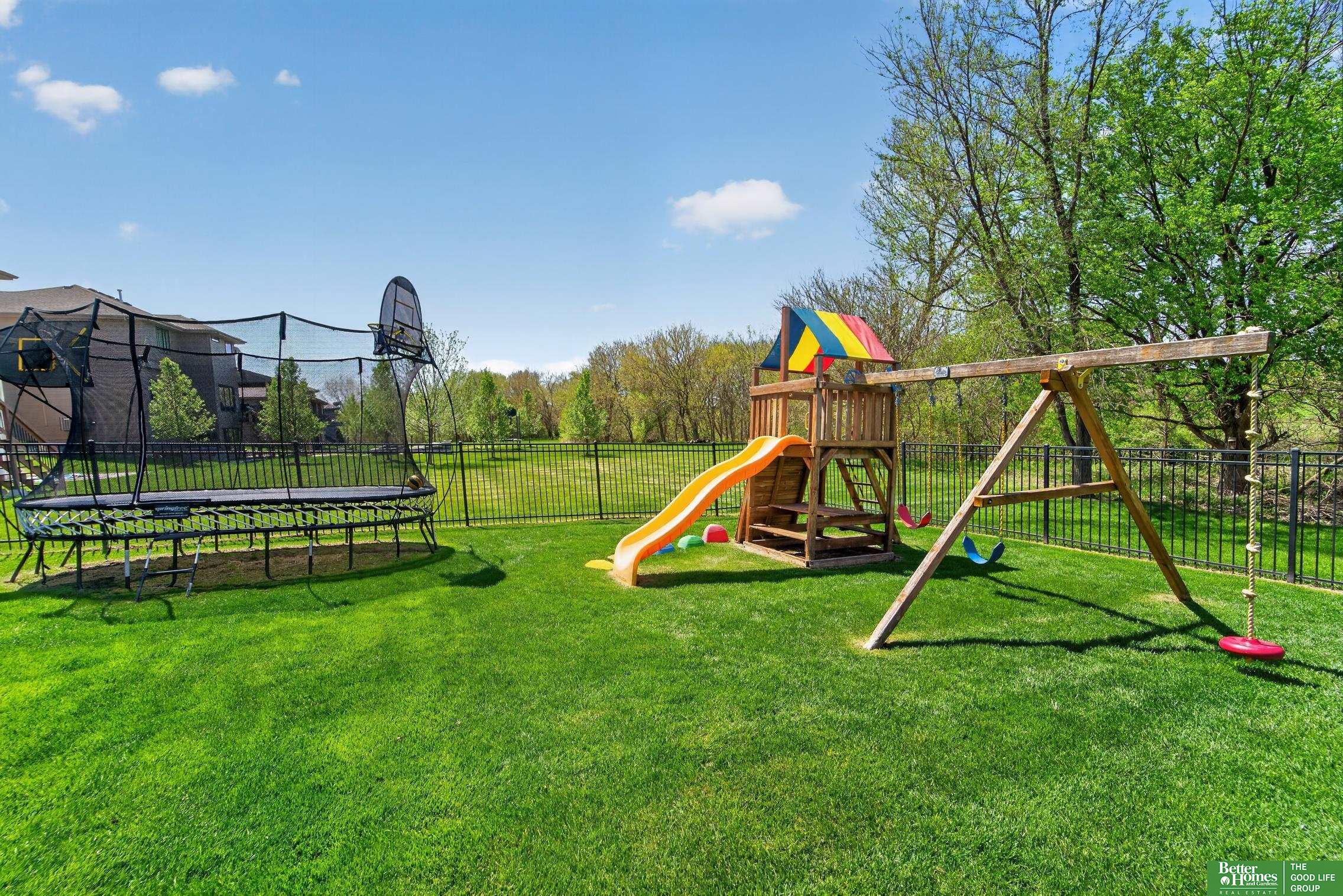 2402 N 179 Street