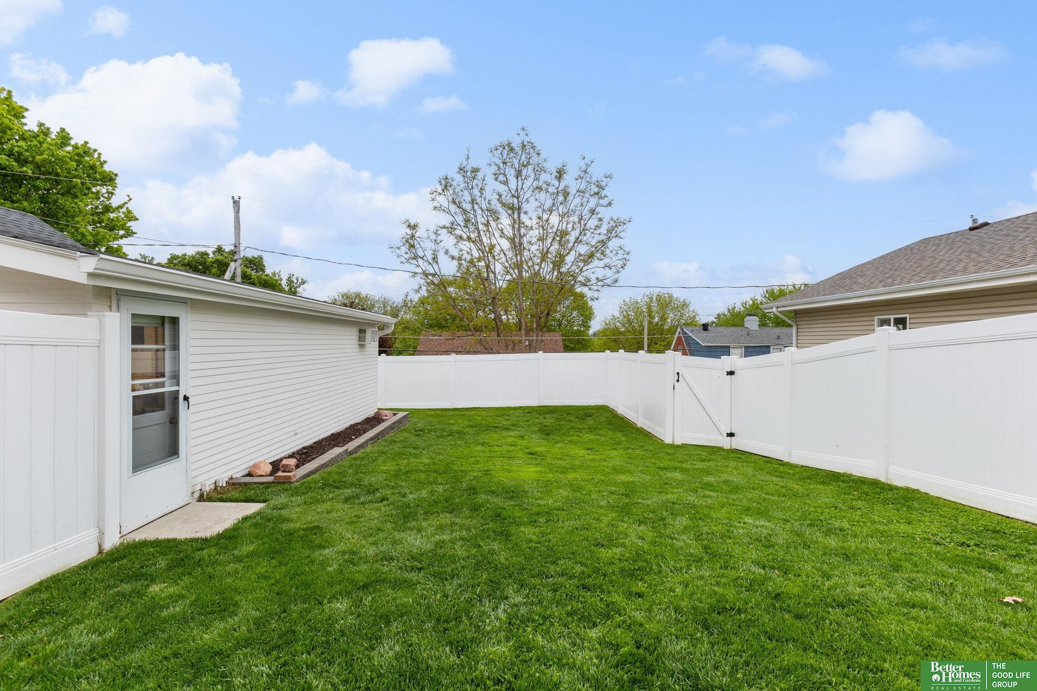 4657 Woolworth Avenue