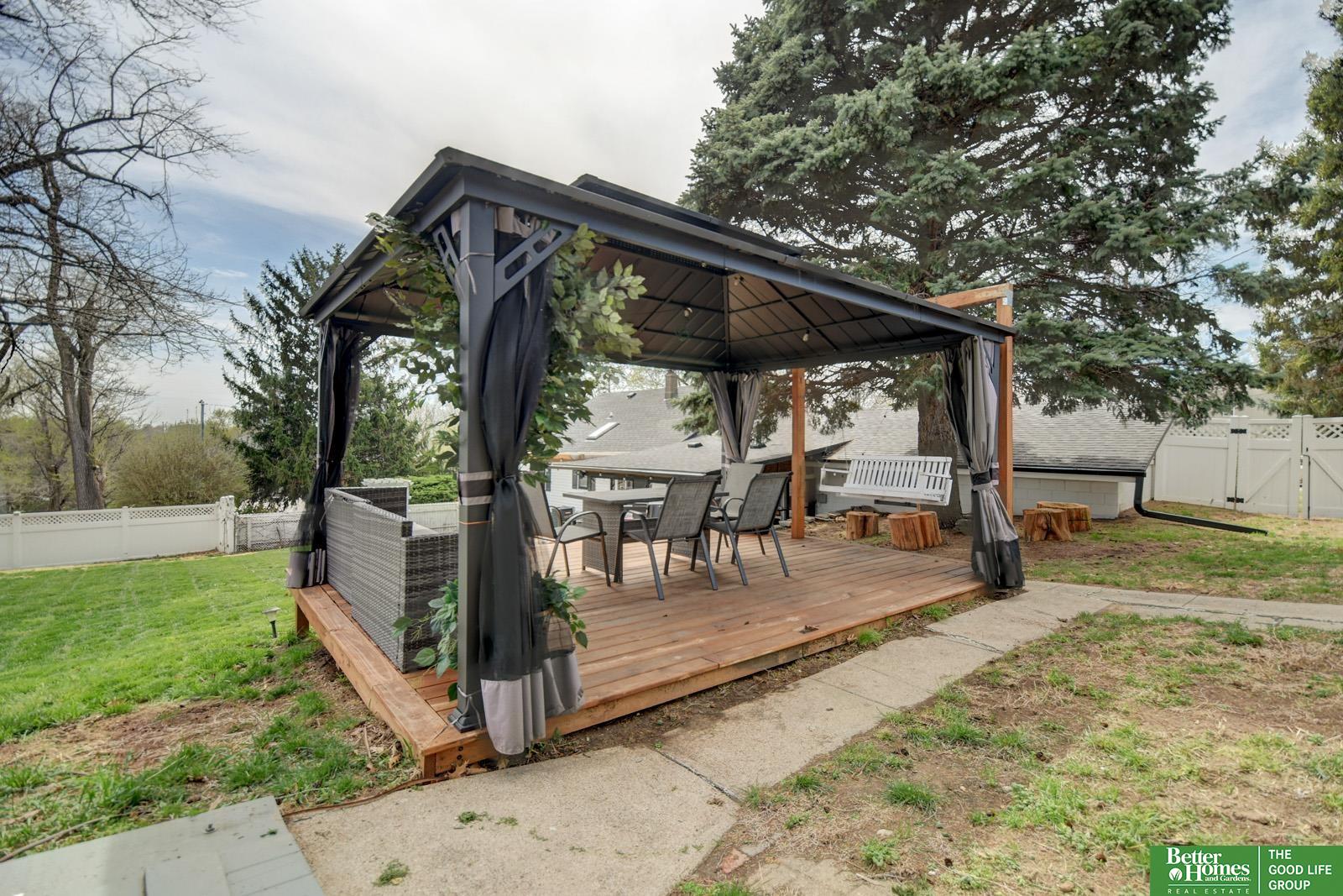 4434 R Street