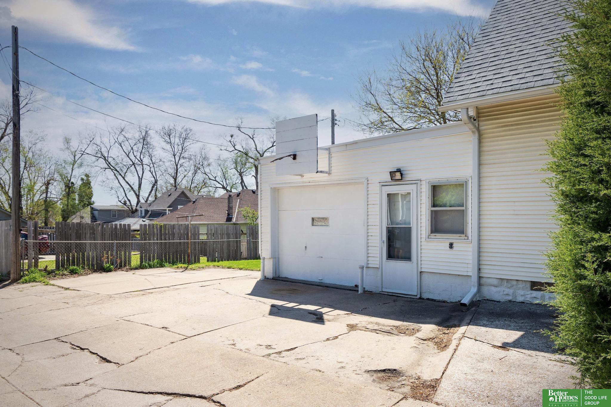 5713 S 38th Street