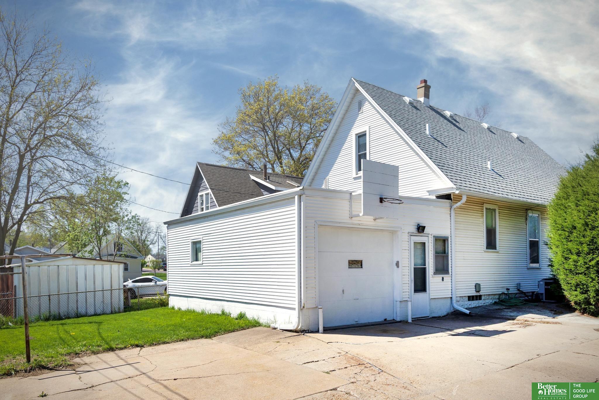5713 S 38th Street