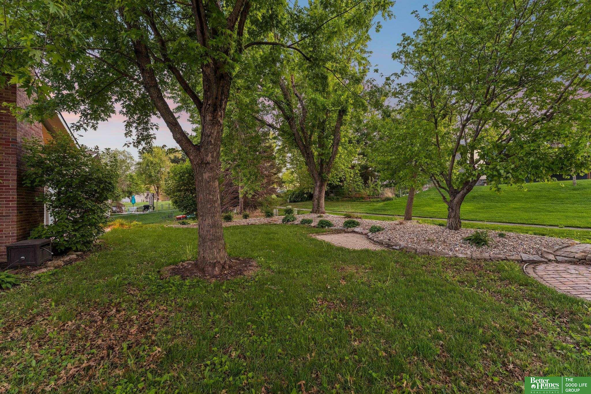1218 N 145 Plaza