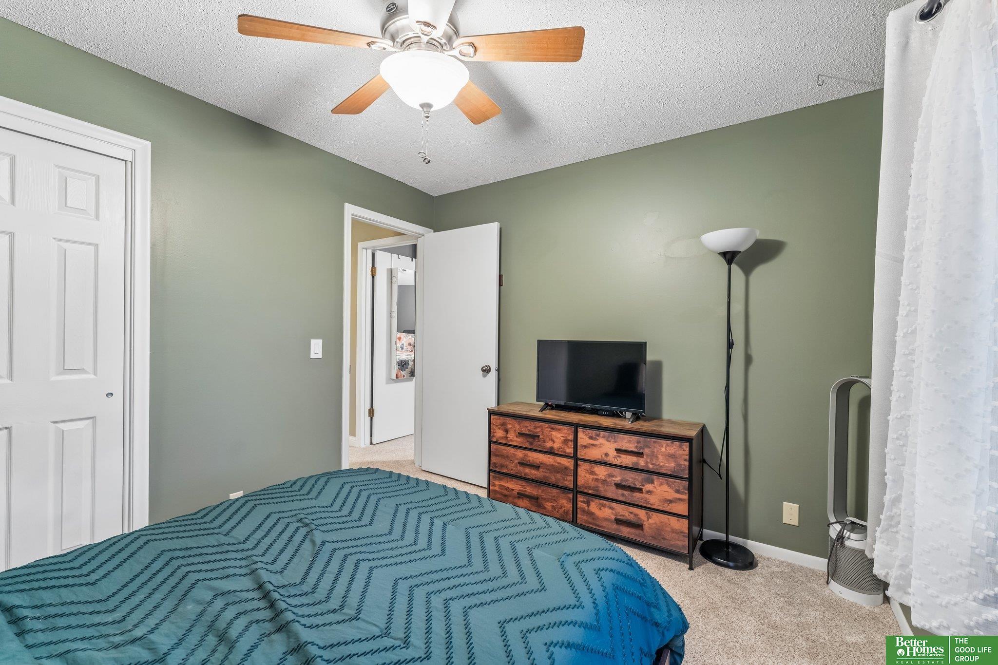 1218 N 145 Plaza