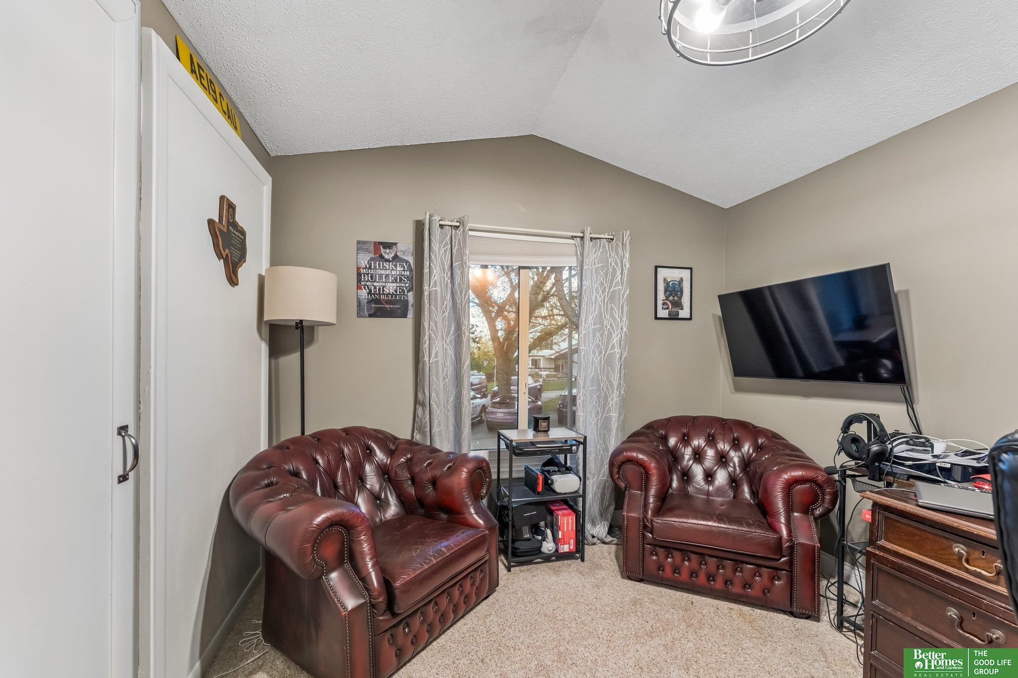 1218 N 145 Plaza