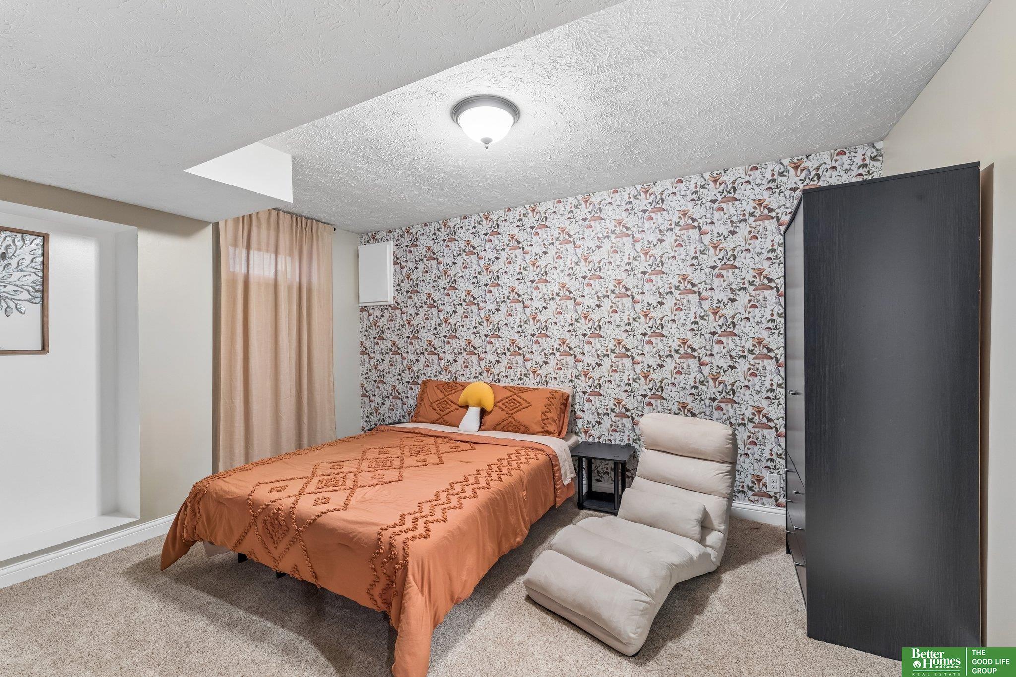 1218 N 145 Plaza
