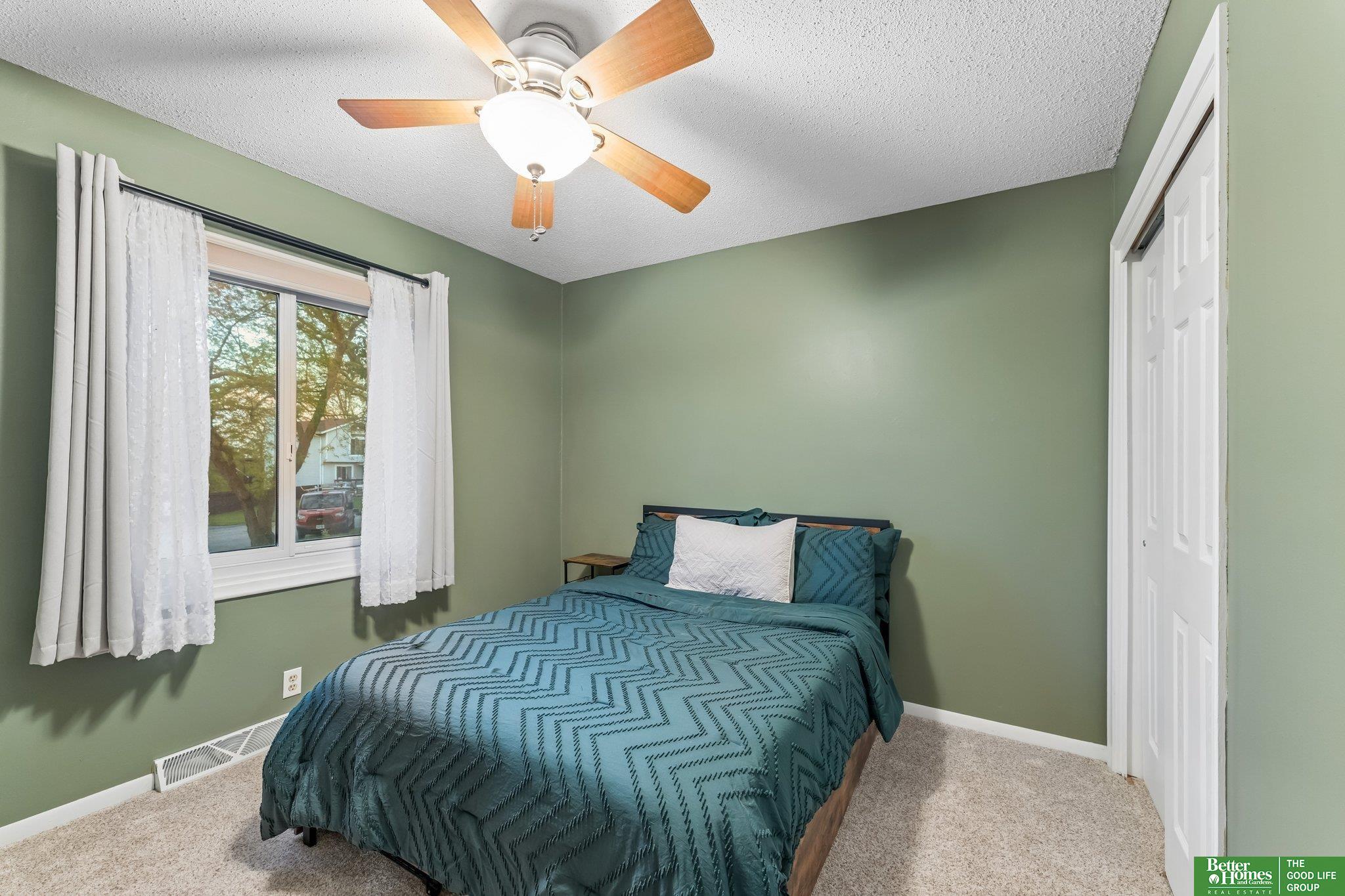 1218 N 145 Plaza