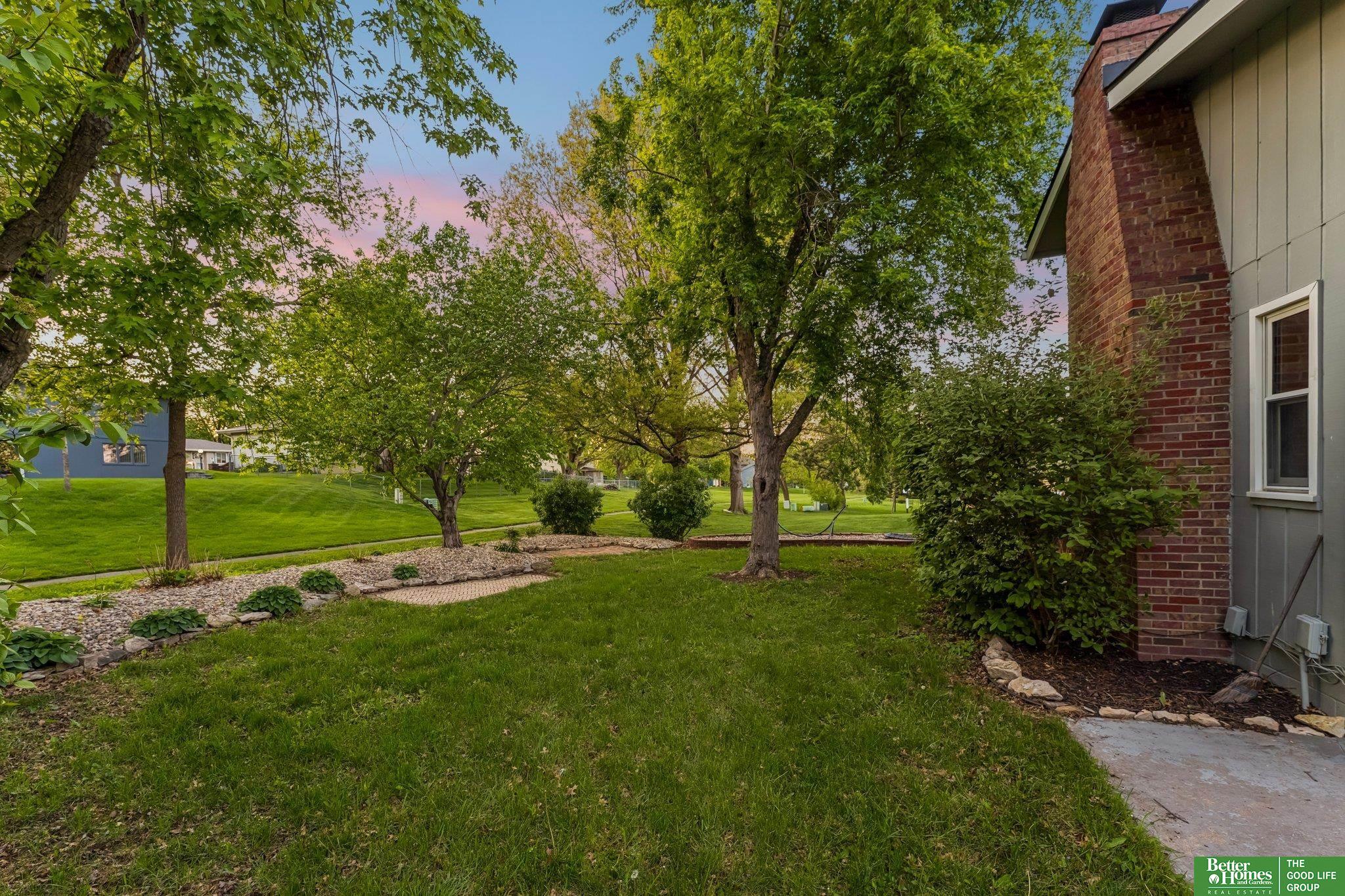 1218 N 145 Plaza