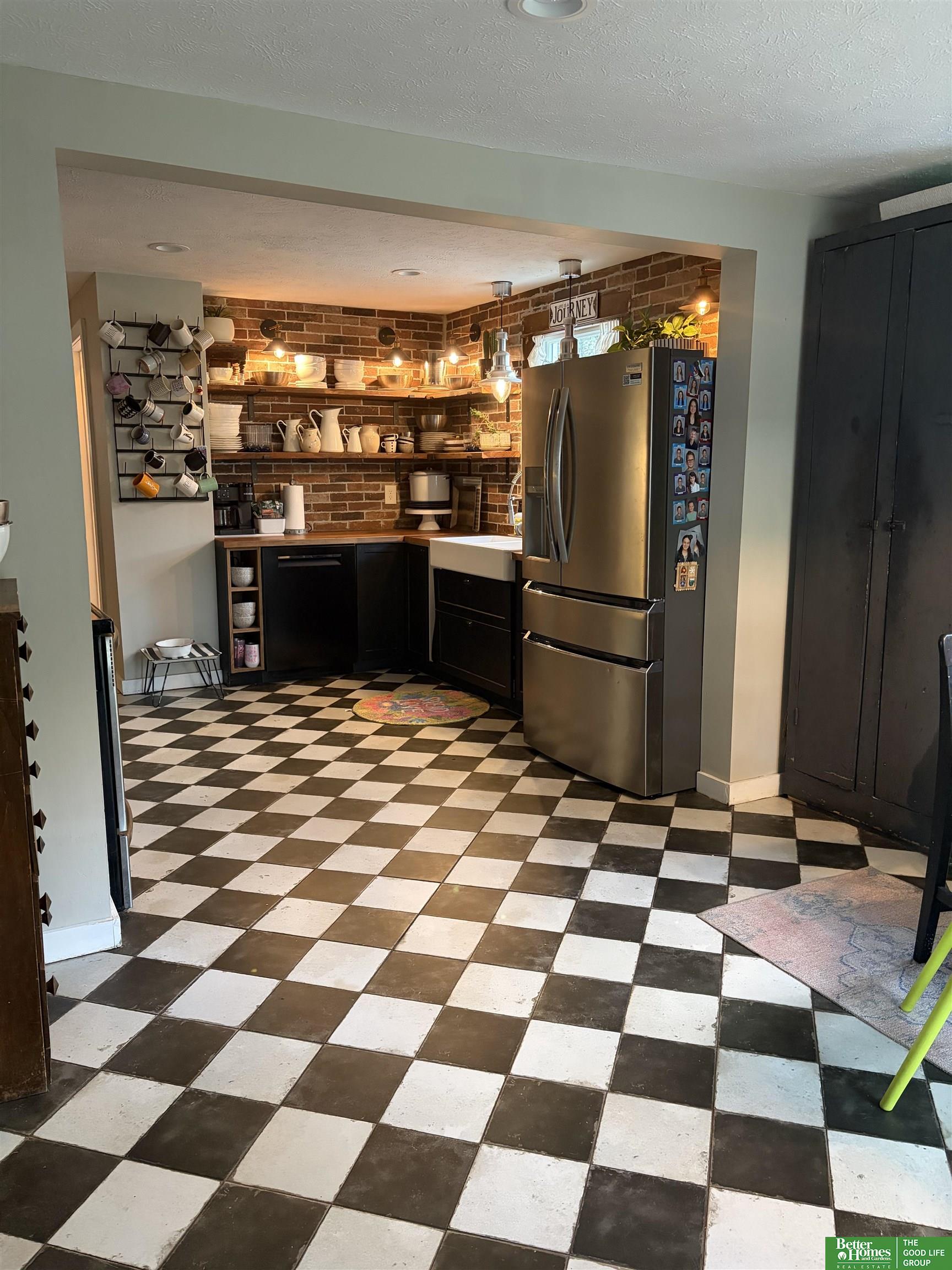 641 E 9th Street