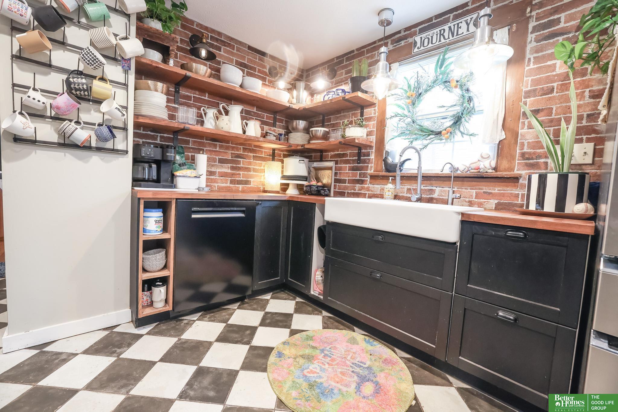 641 E 9th Street