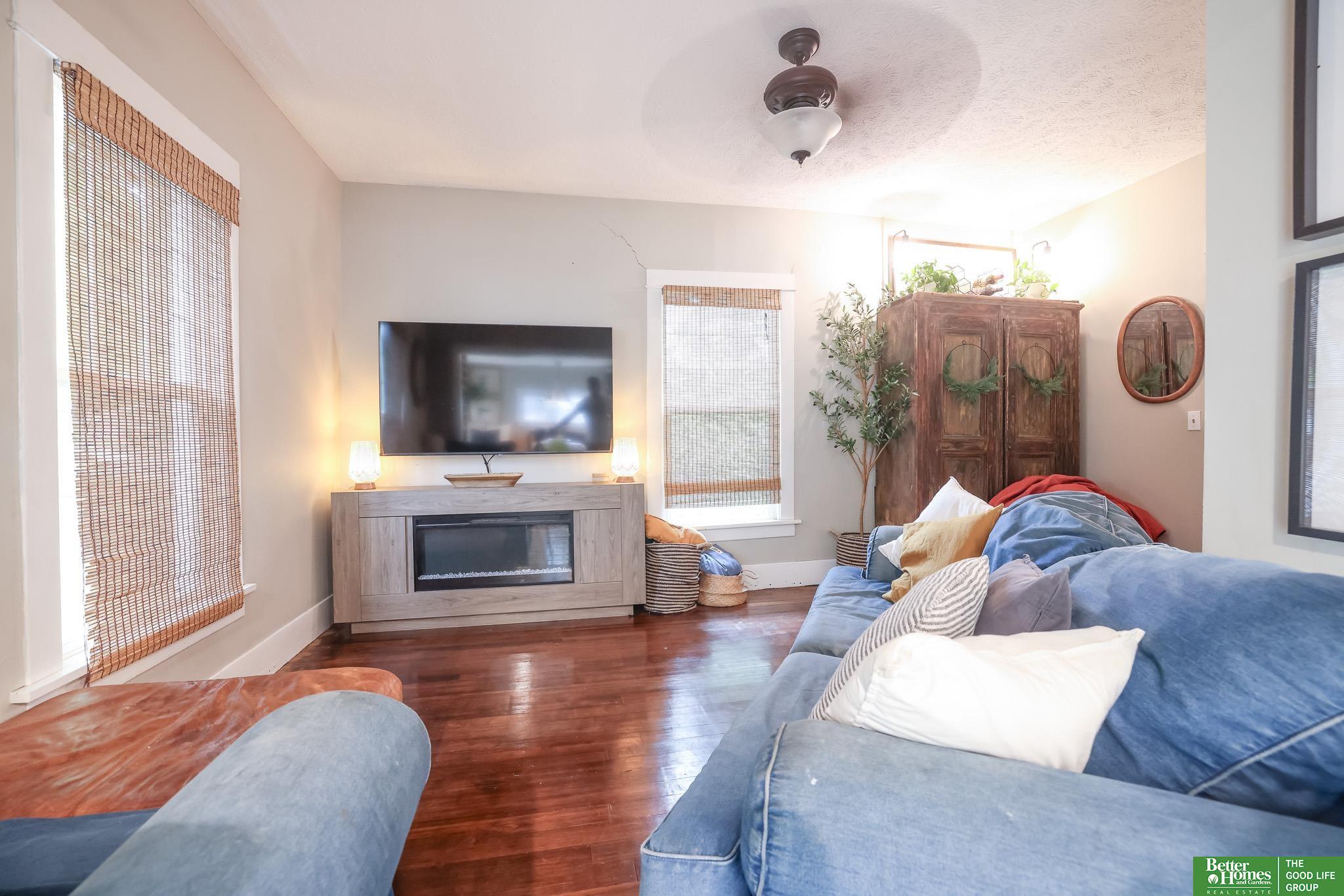 641 E 9th Street
