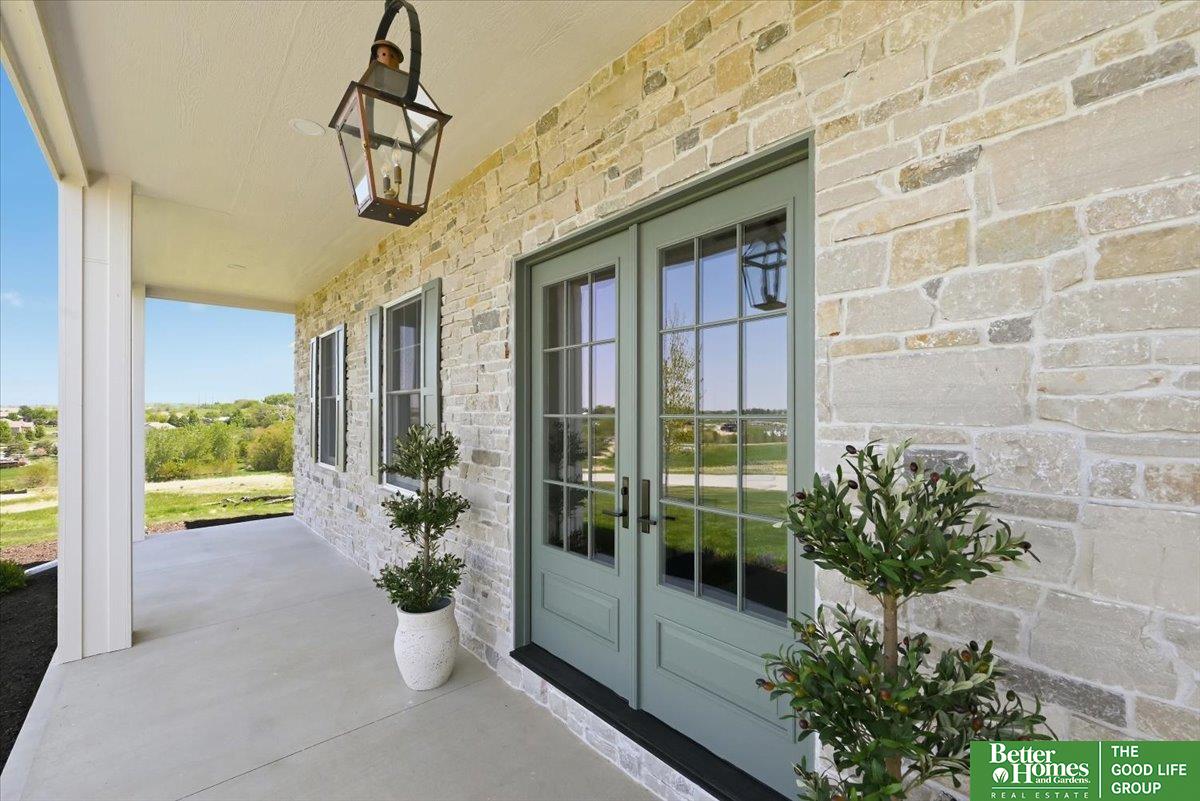 22569 Crestline Circle