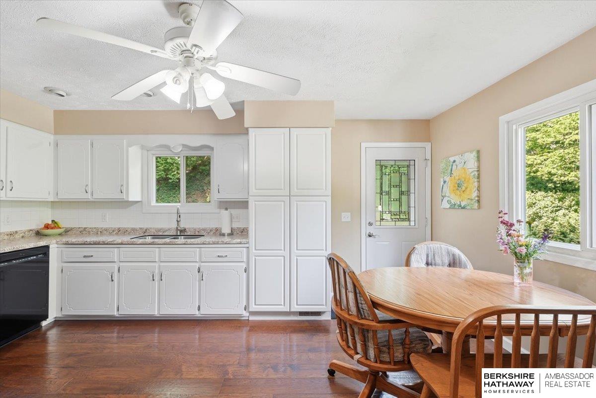 1123 Sandy Lane