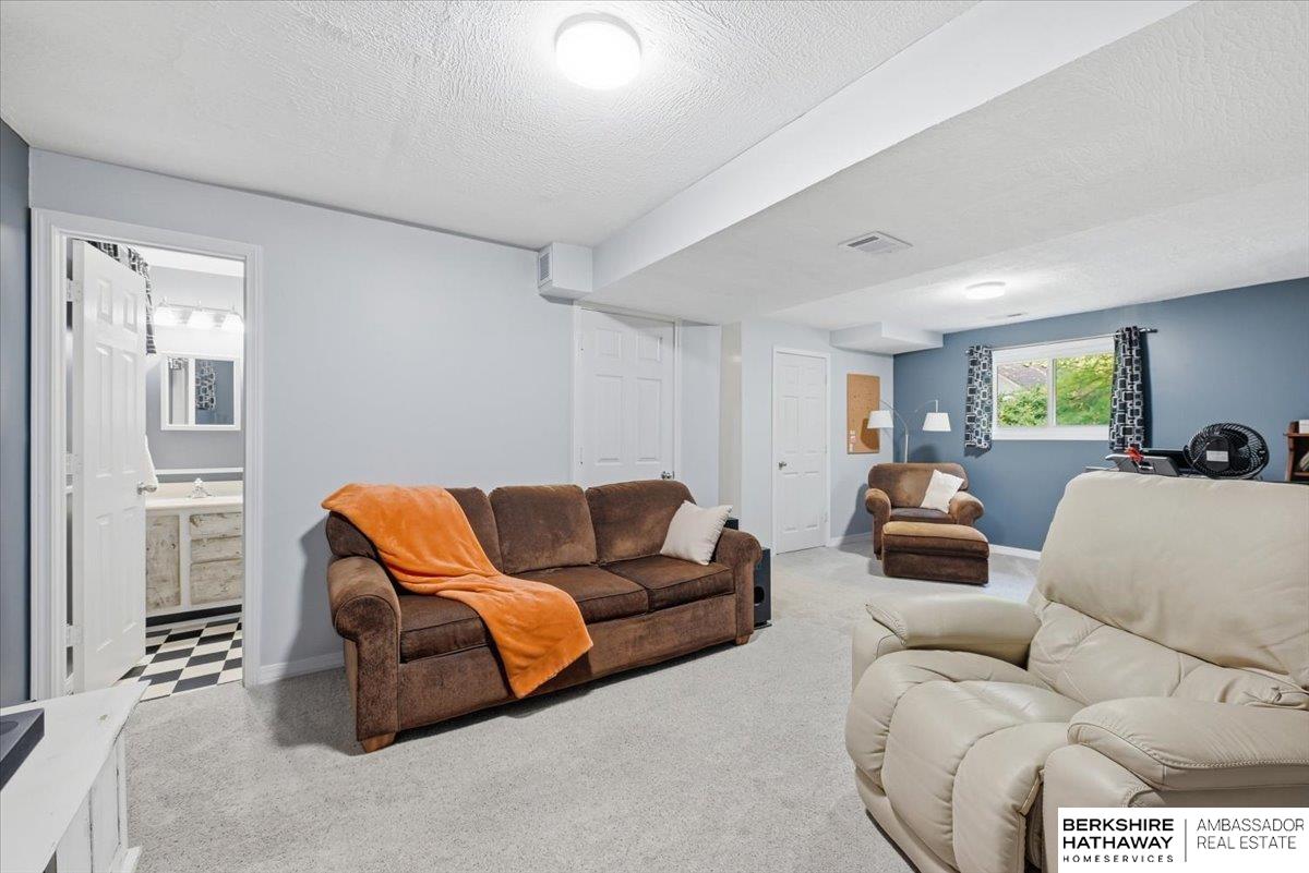1123 Sandy Lane