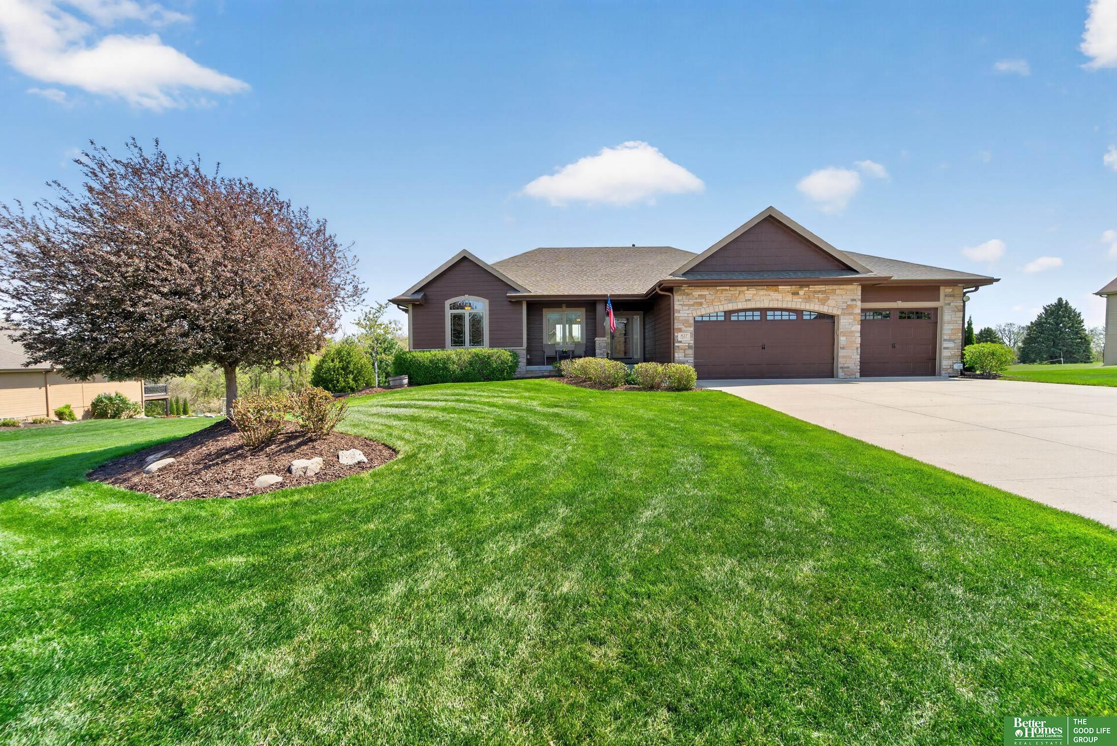 827 Wedgewood Court
