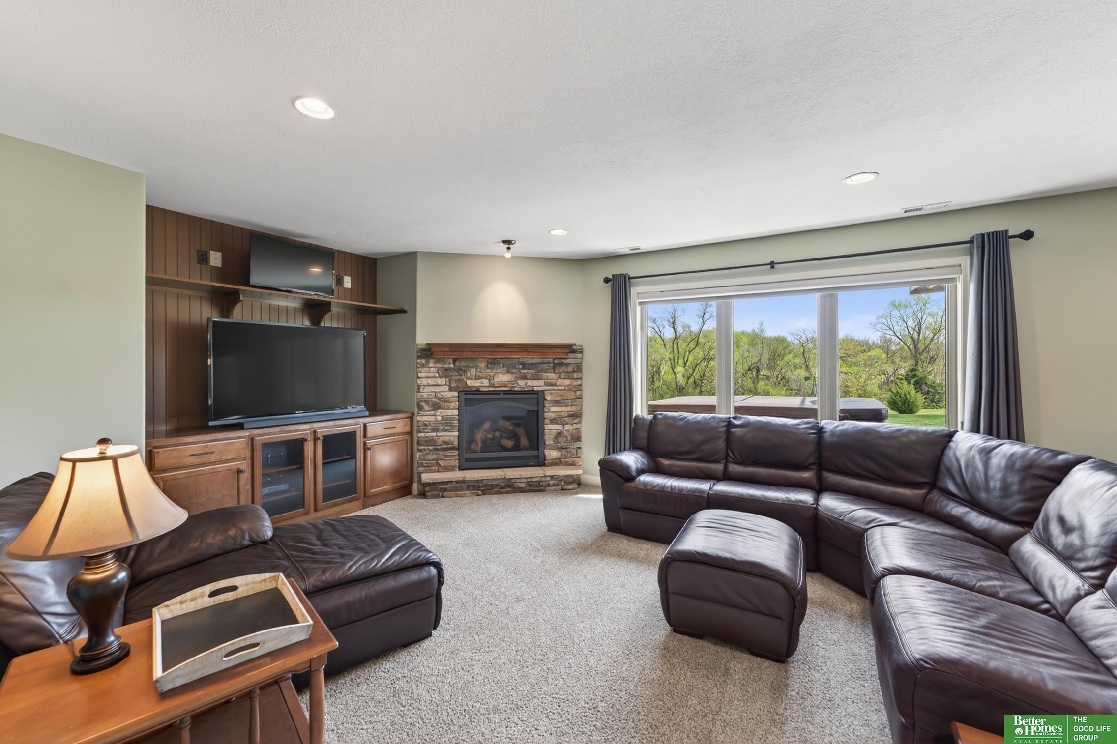 827 Wedgewood Court