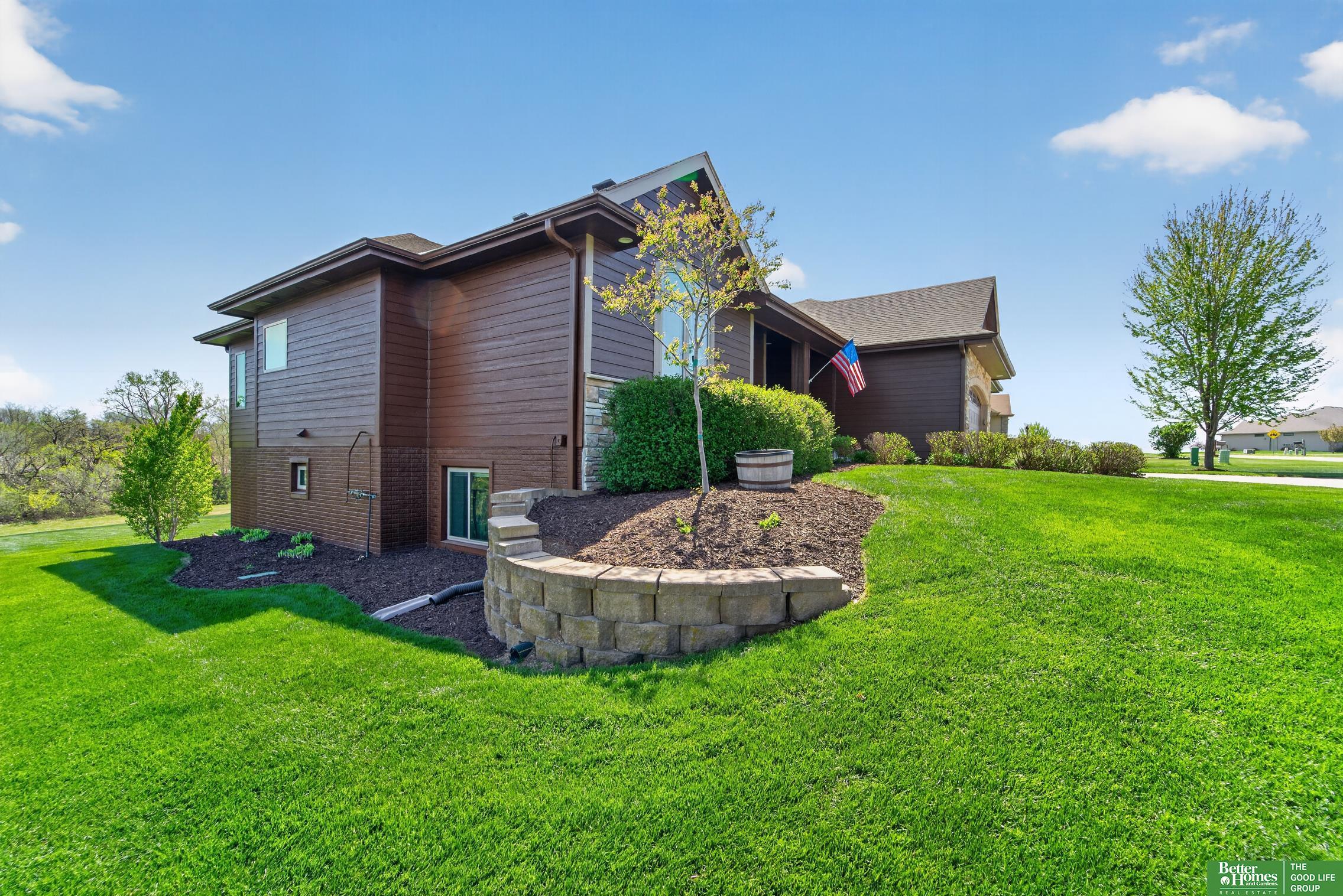 827 Wedgewood Court
