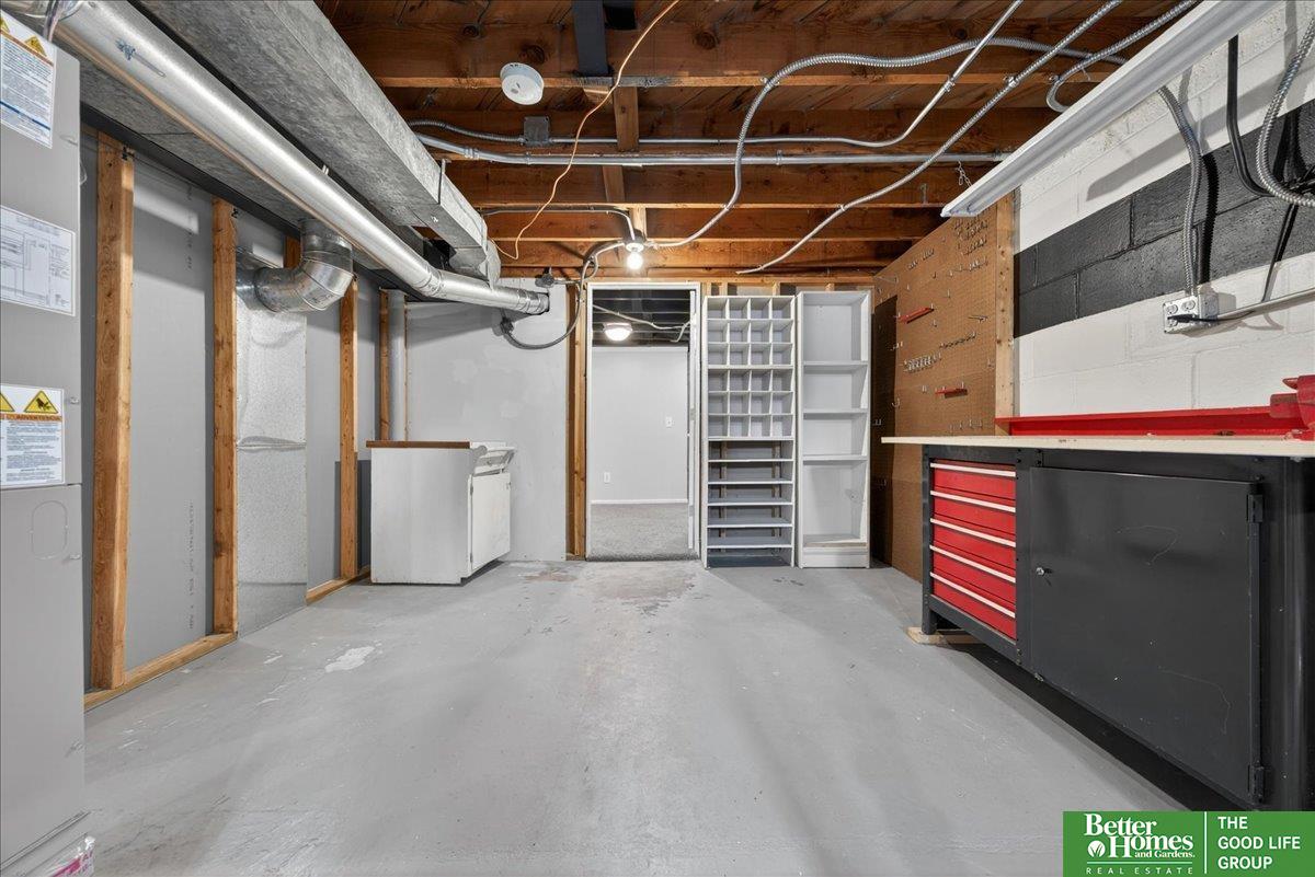 2725 S 42 Street