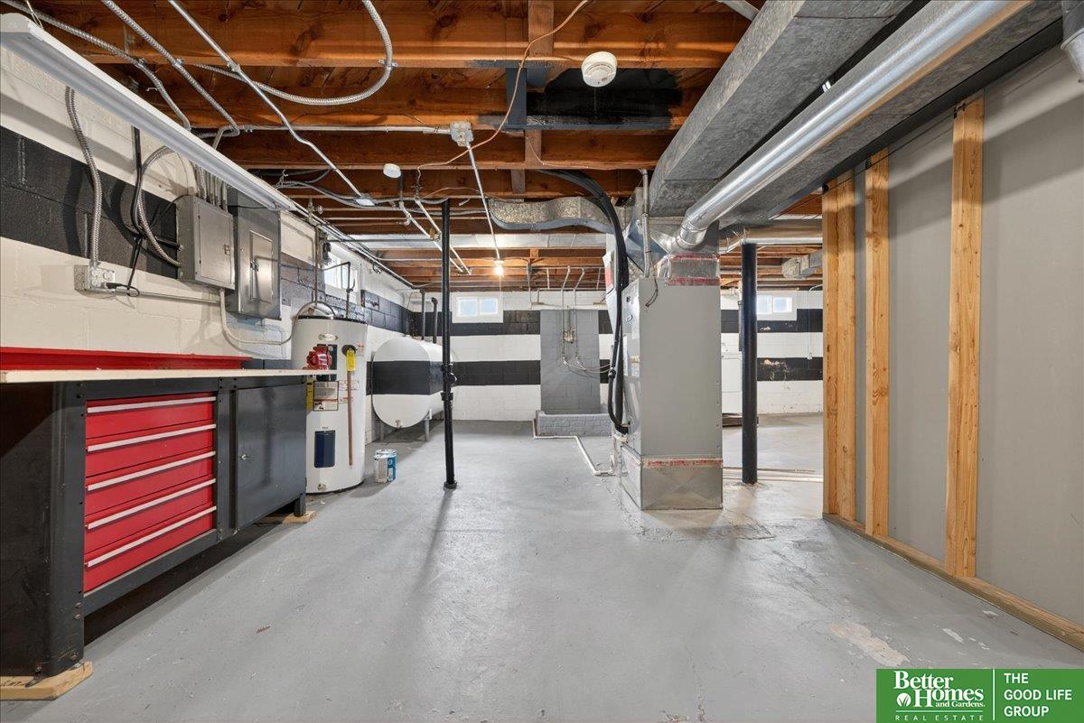 2725 S 42 Street