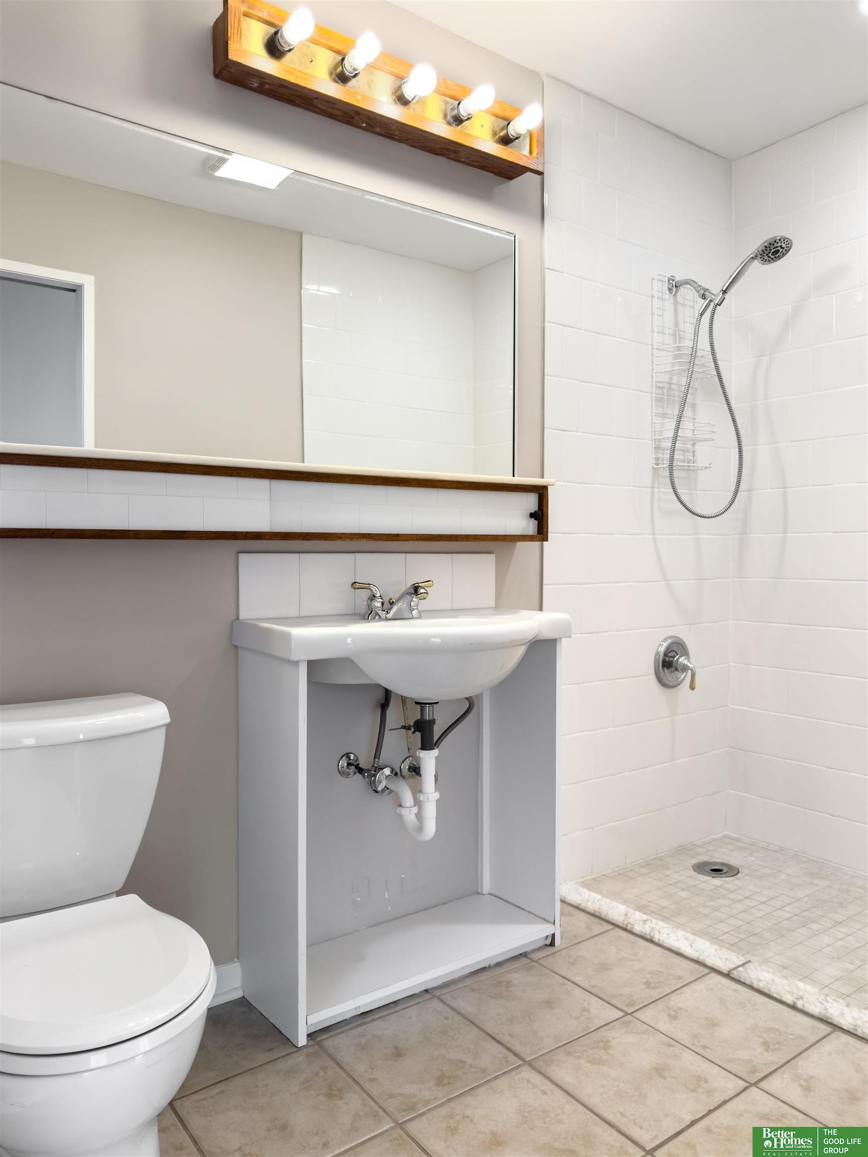 3000 Farnam Street Unit: S4H