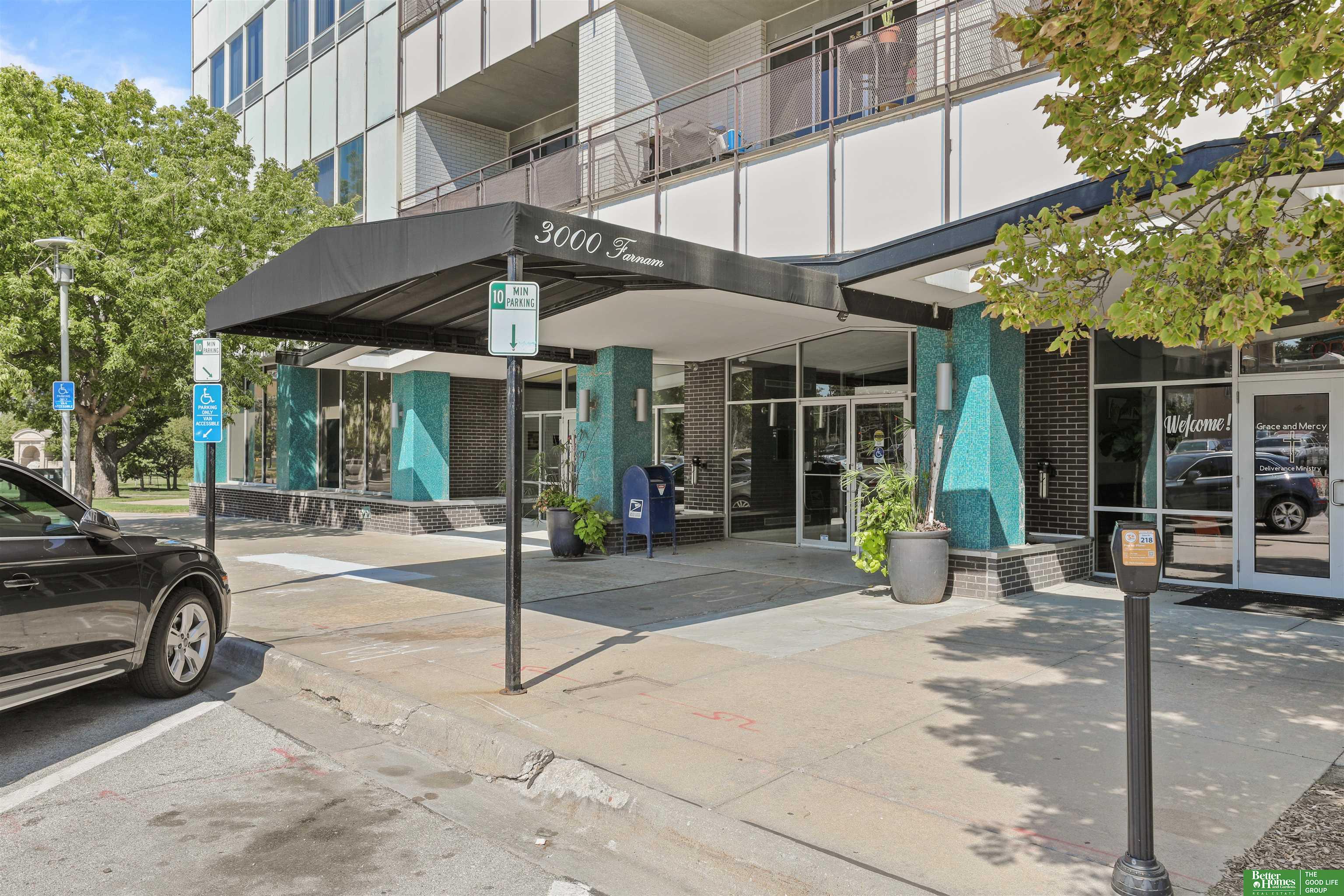 3000 Farnam Street Unit: S4H