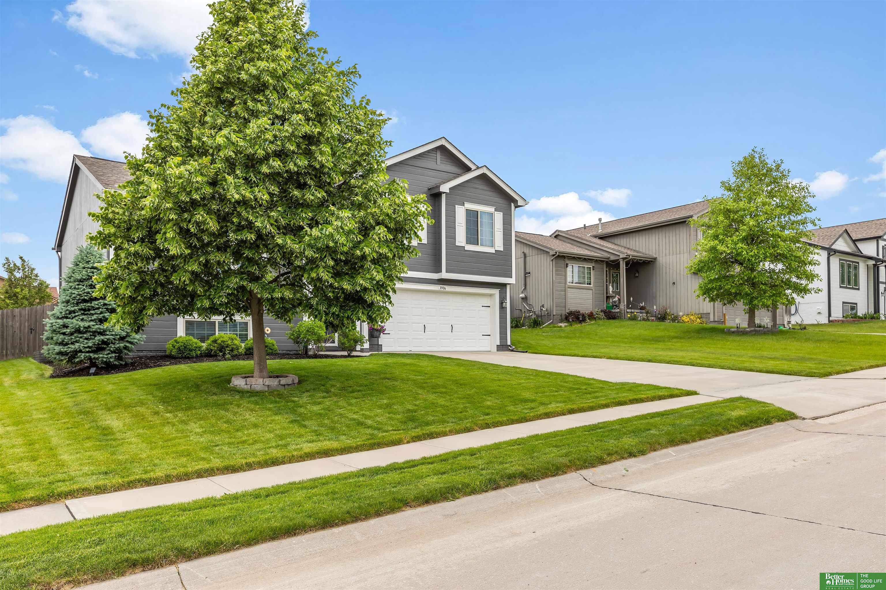 8906 S 68th Street