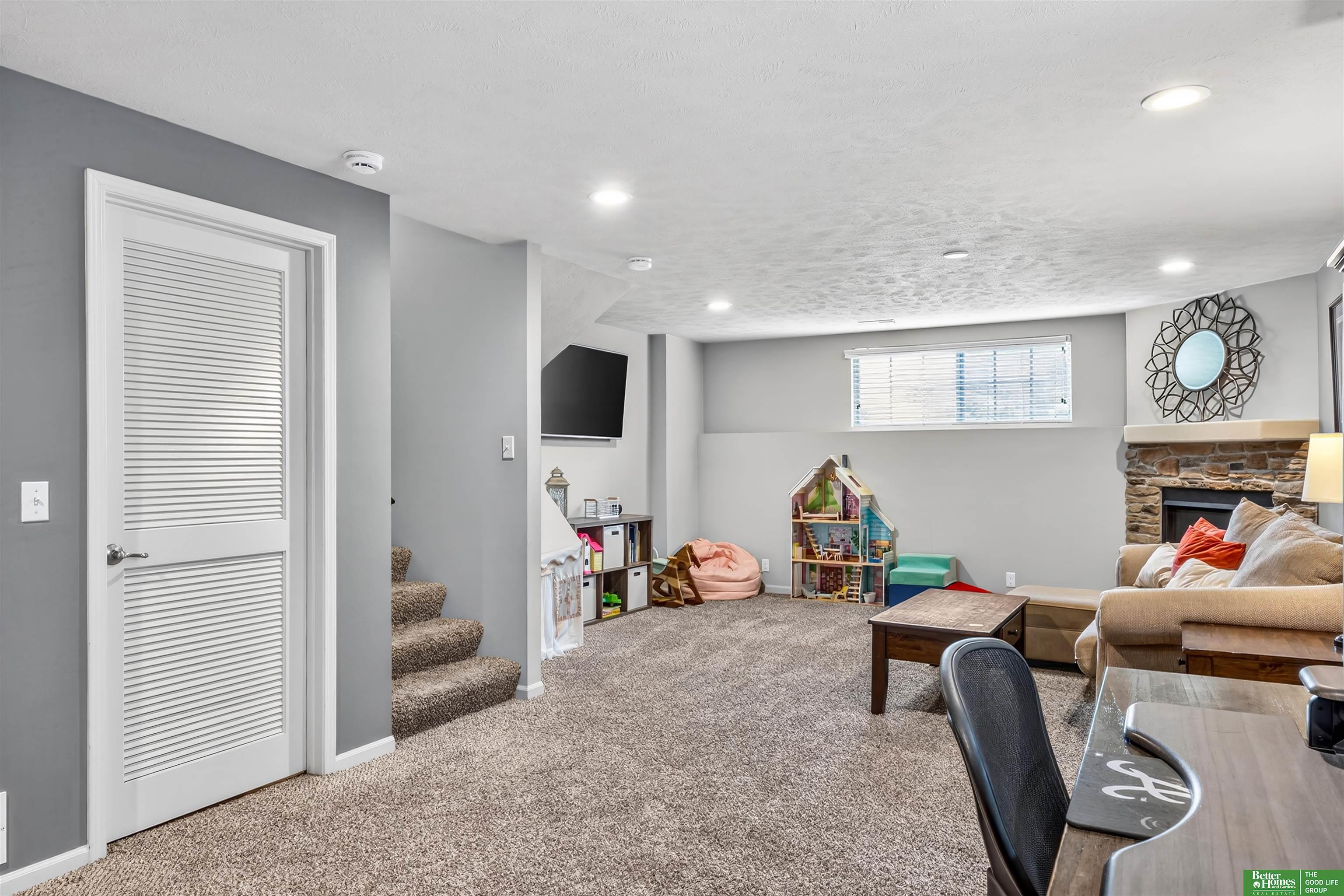 8906 S 68th Street