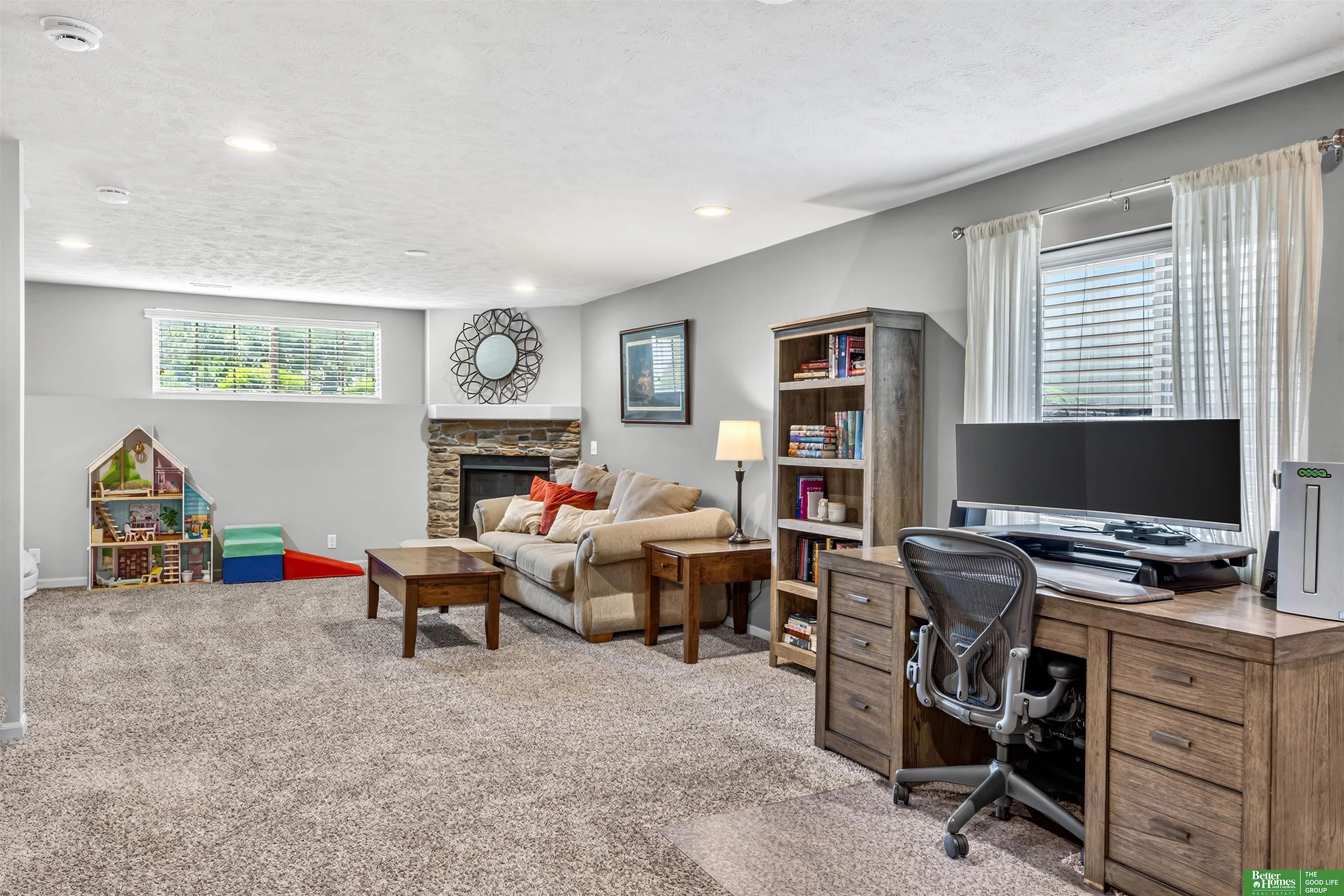 8906 S 68th Street