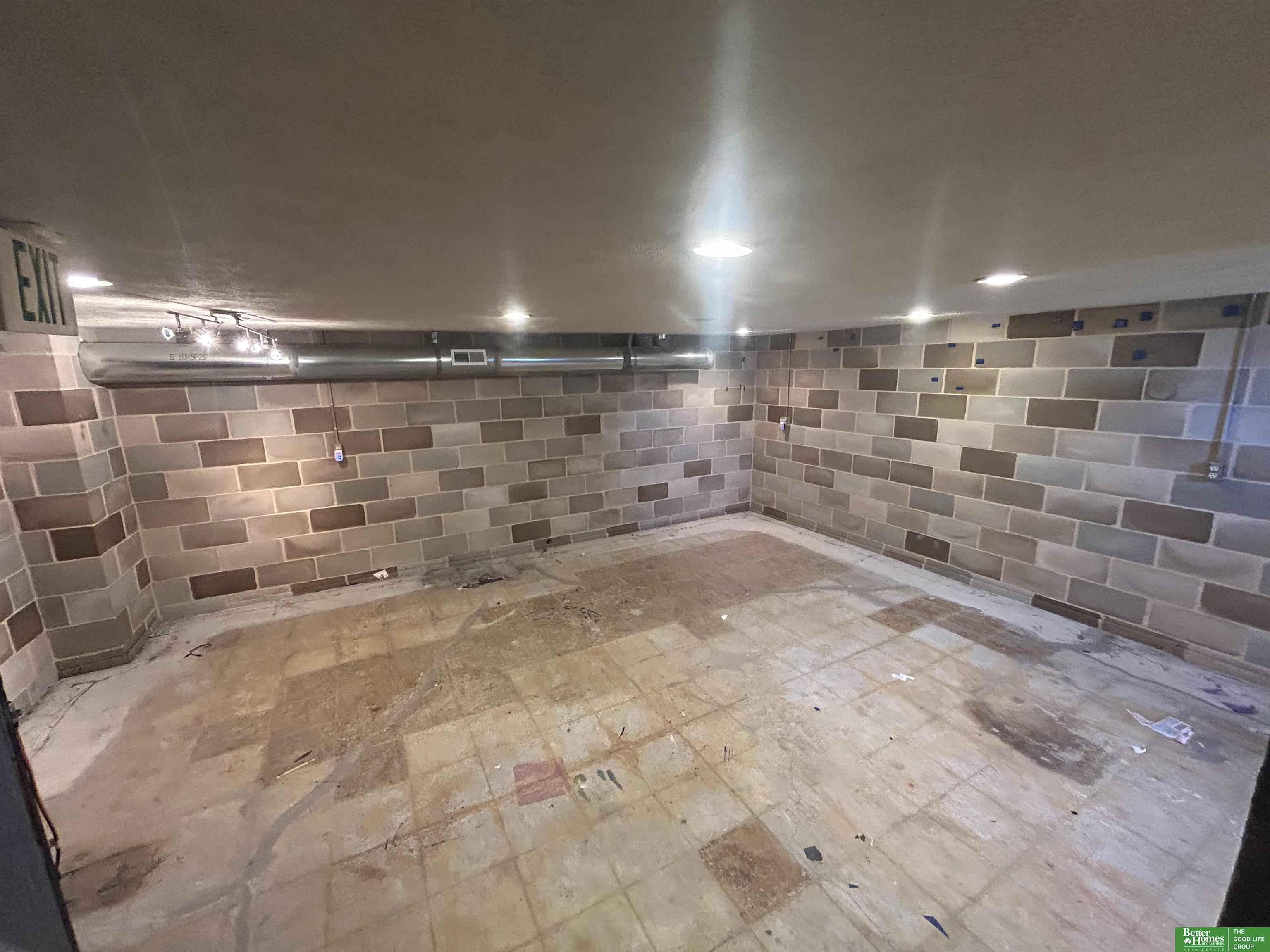 211 W Alexander Street