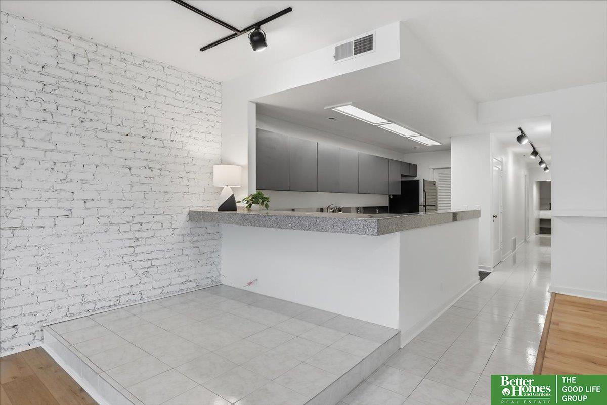 1208 Howard Street # 2