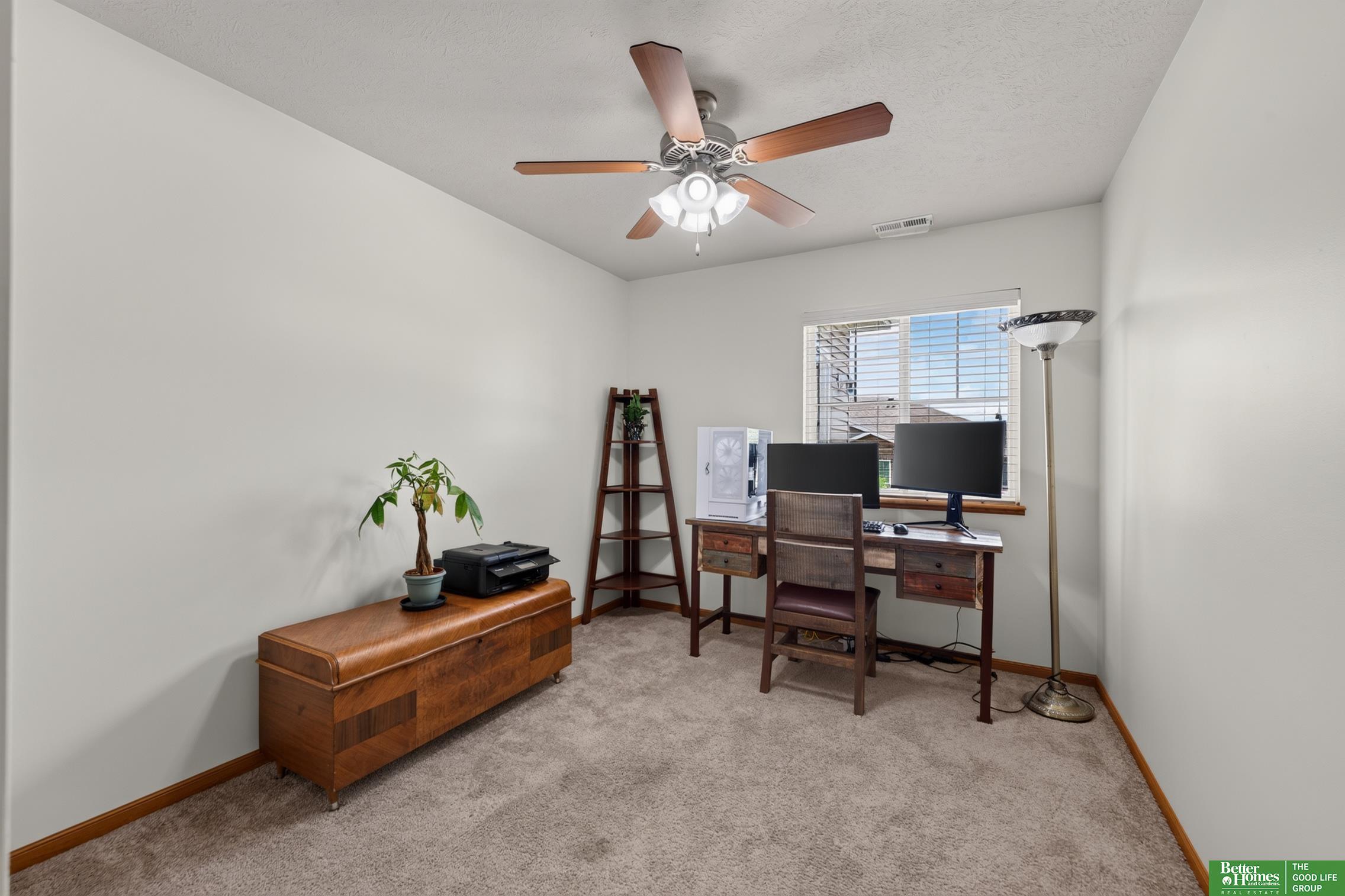 8706 N 160 Plaza