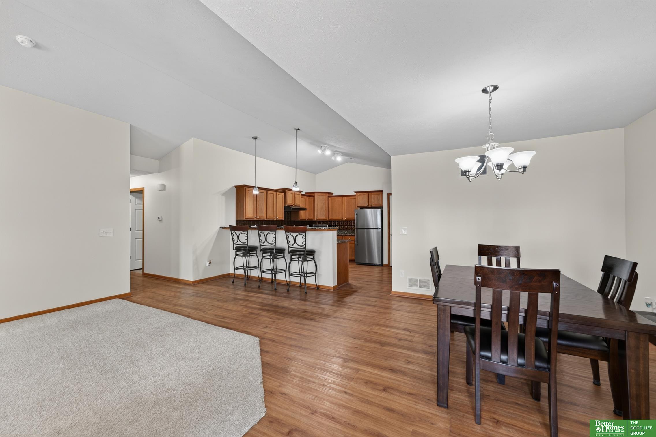 8706 N 160 Plaza