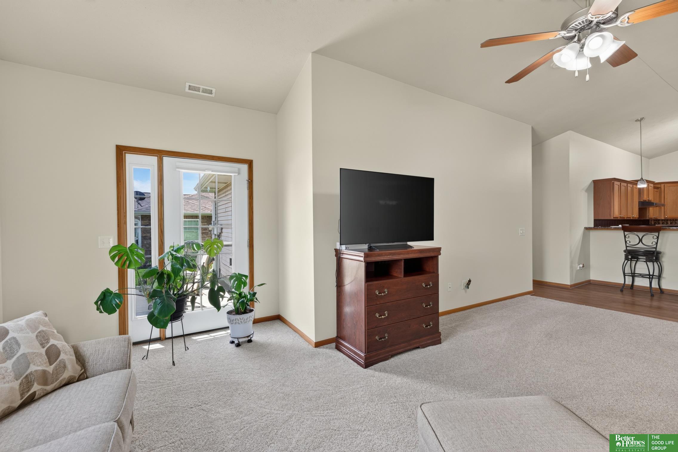 8706 N 160 Plaza