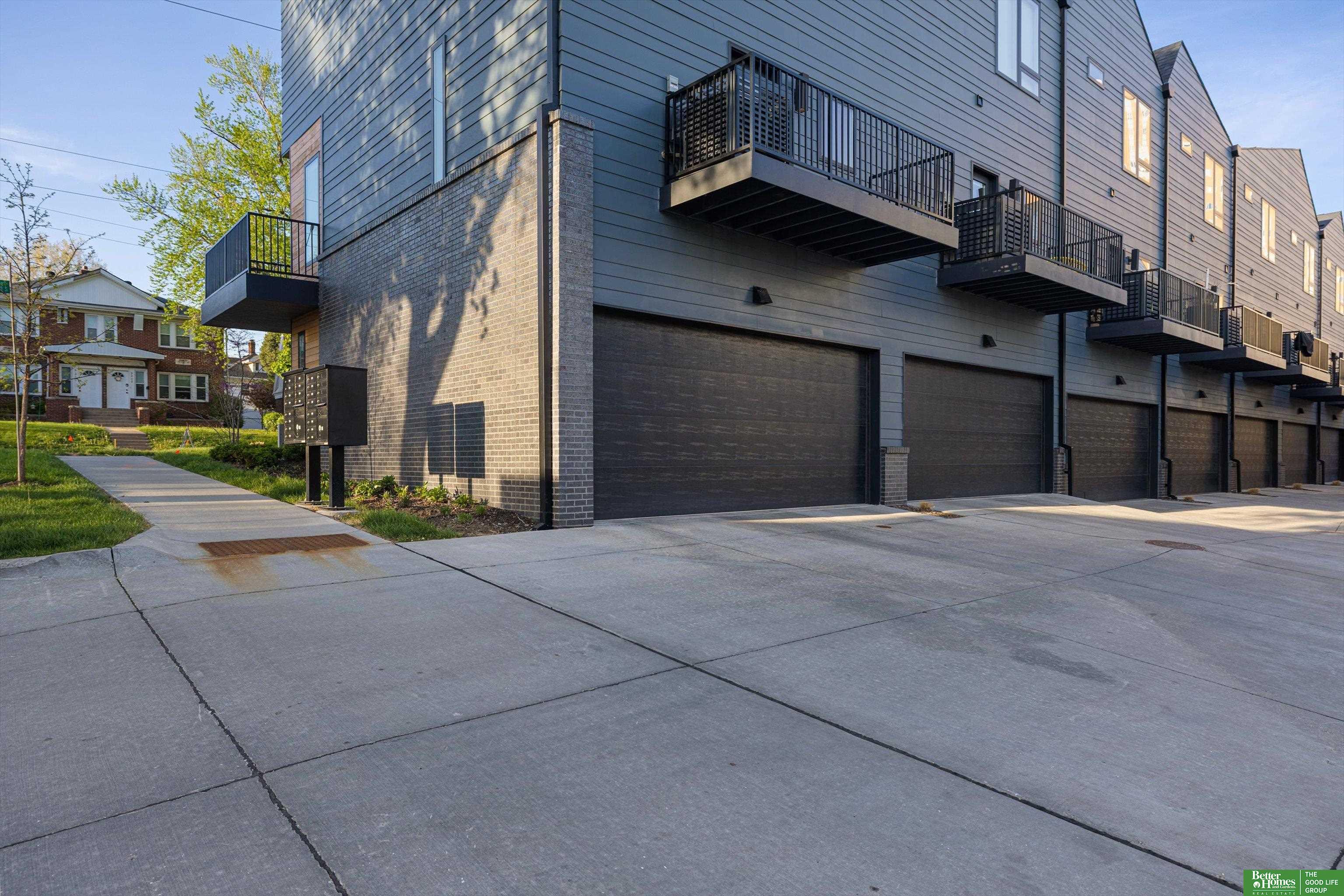 5314 Elmwood Plaza
