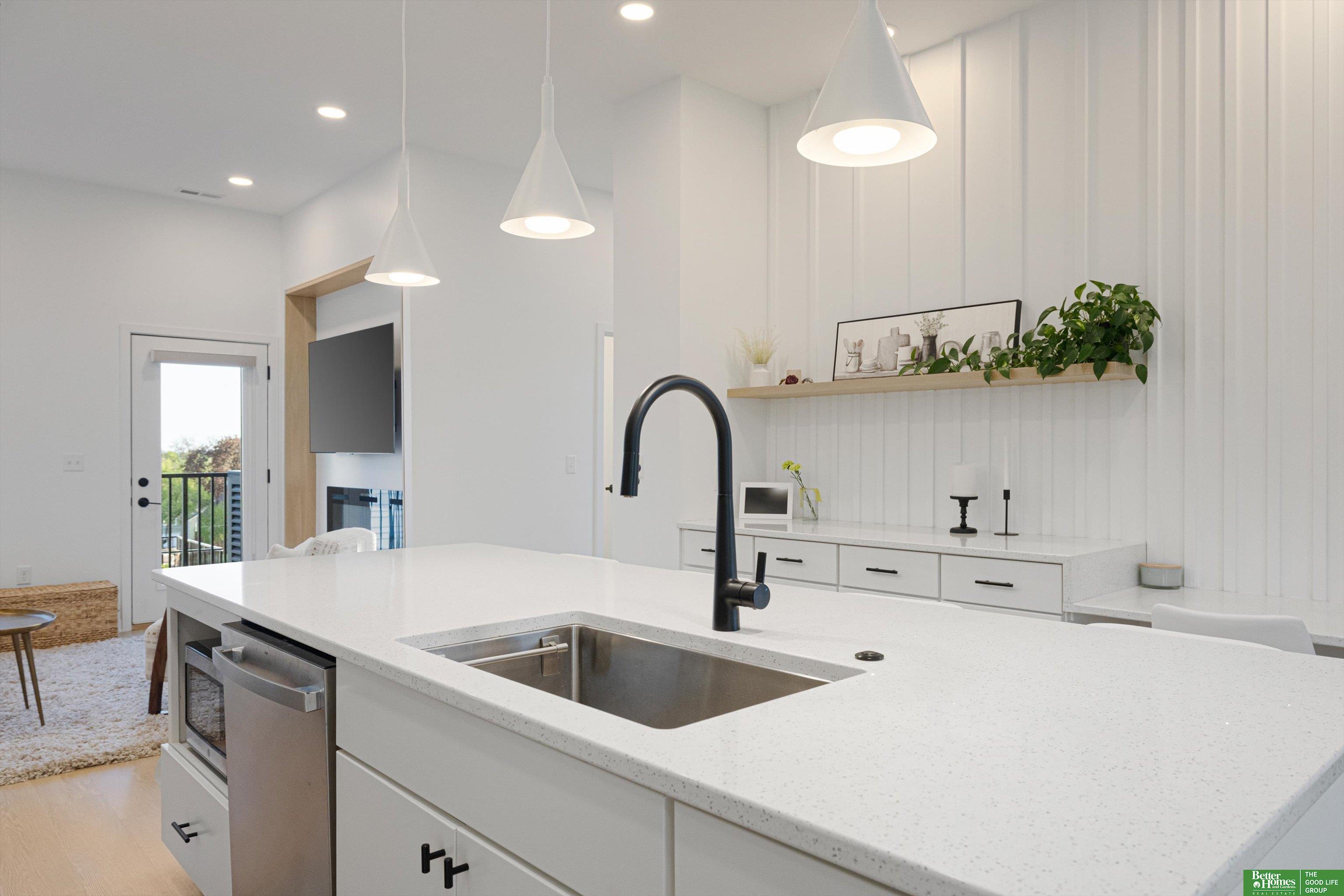 5314 Elmwood Plaza