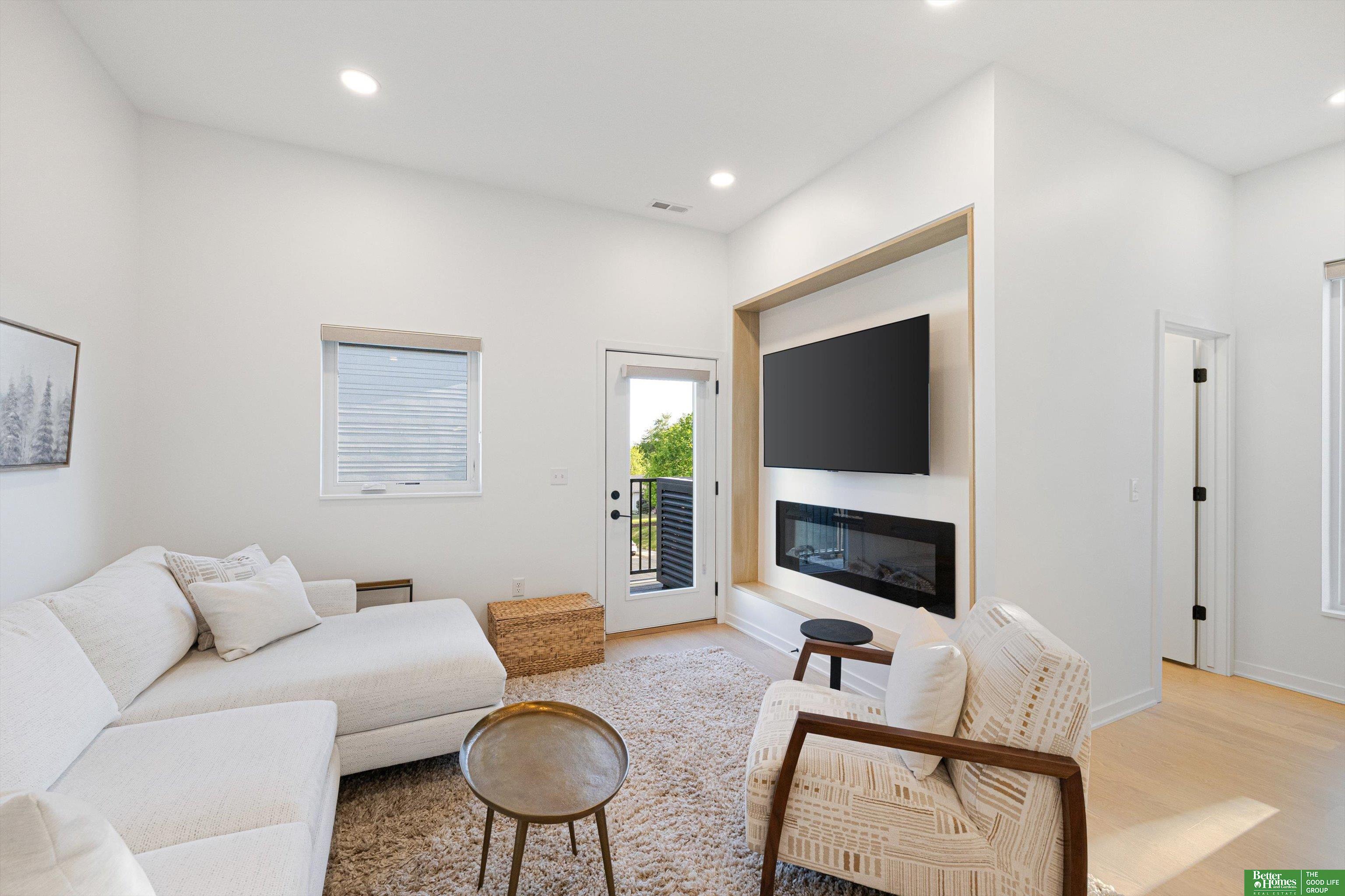 5314 Elmwood Plaza