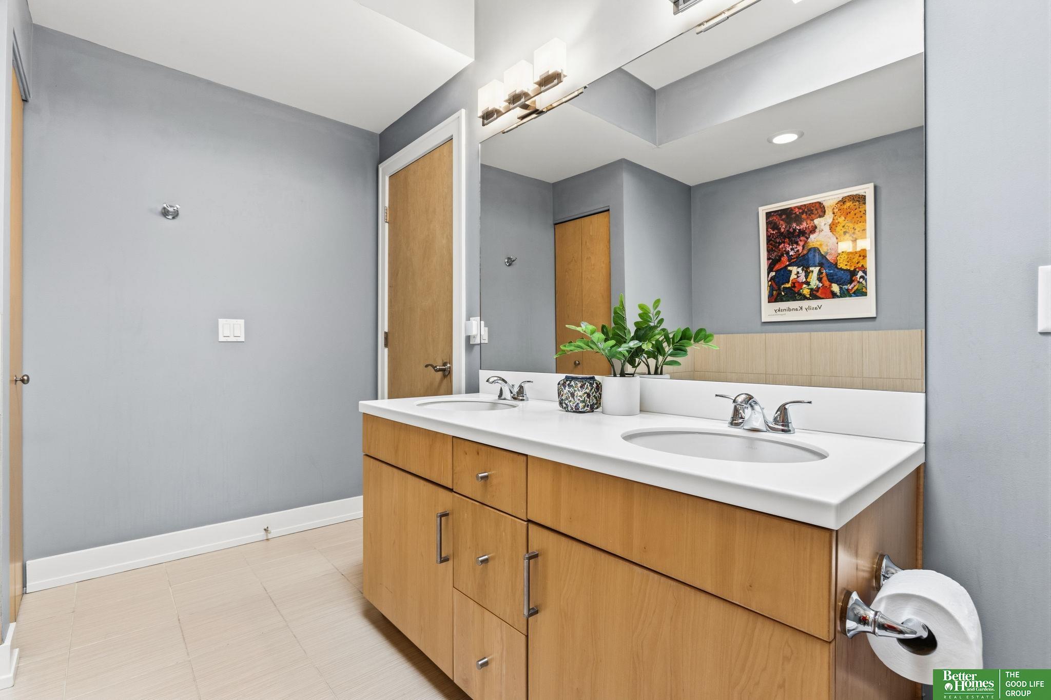 1237 Marcy Plaza