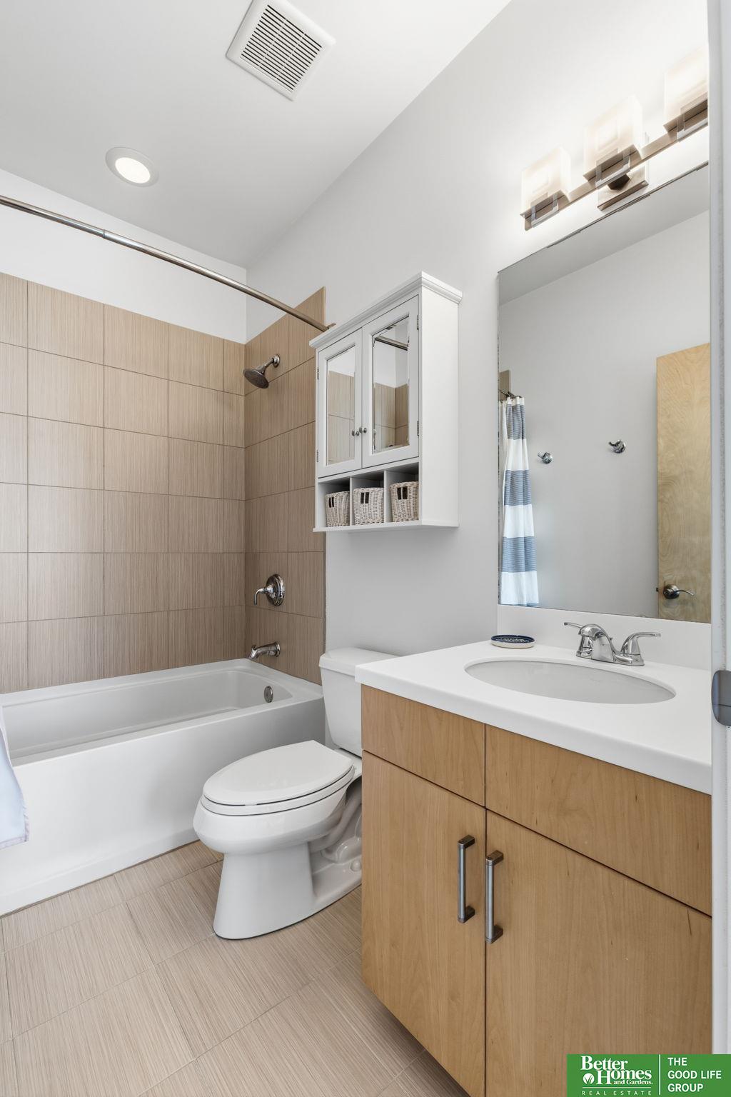 1237 Marcy Plaza