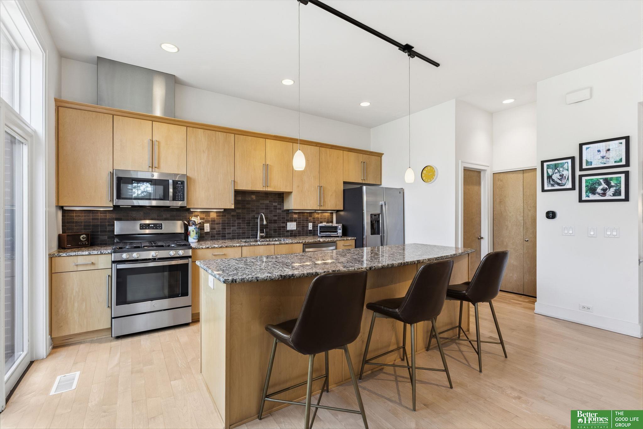 1237 Marcy Plaza