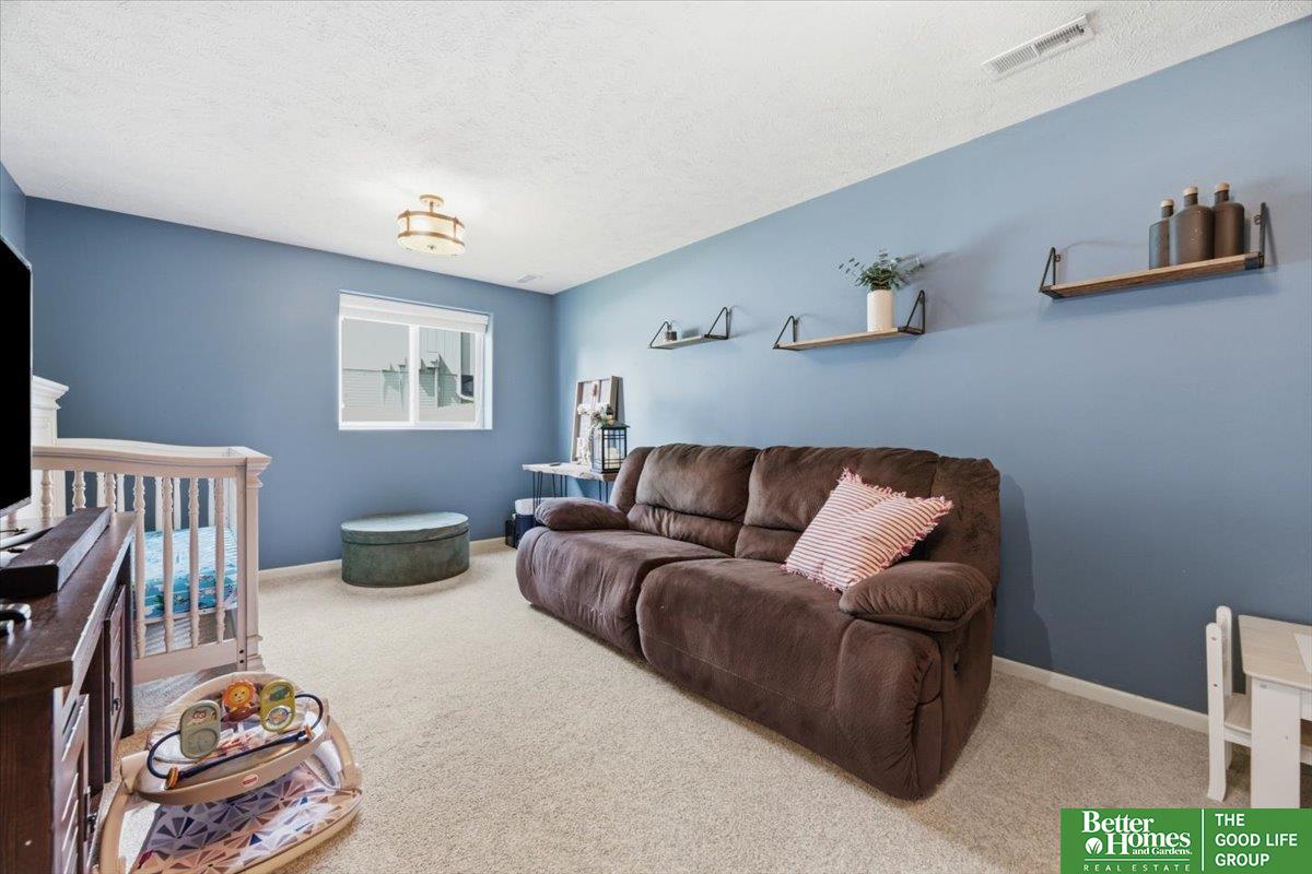 7504 N 77th Avenue