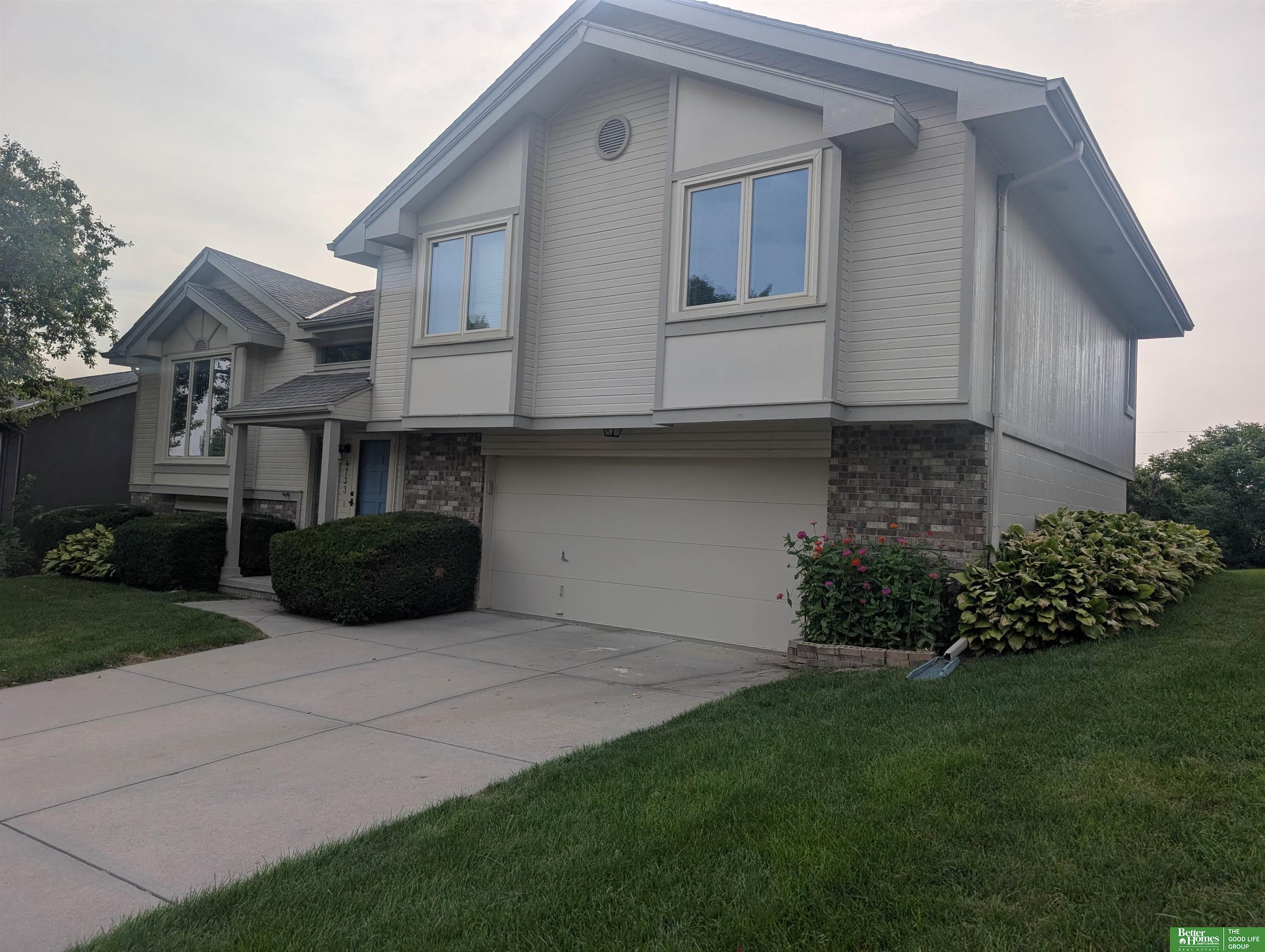 4733 N 109 Circle