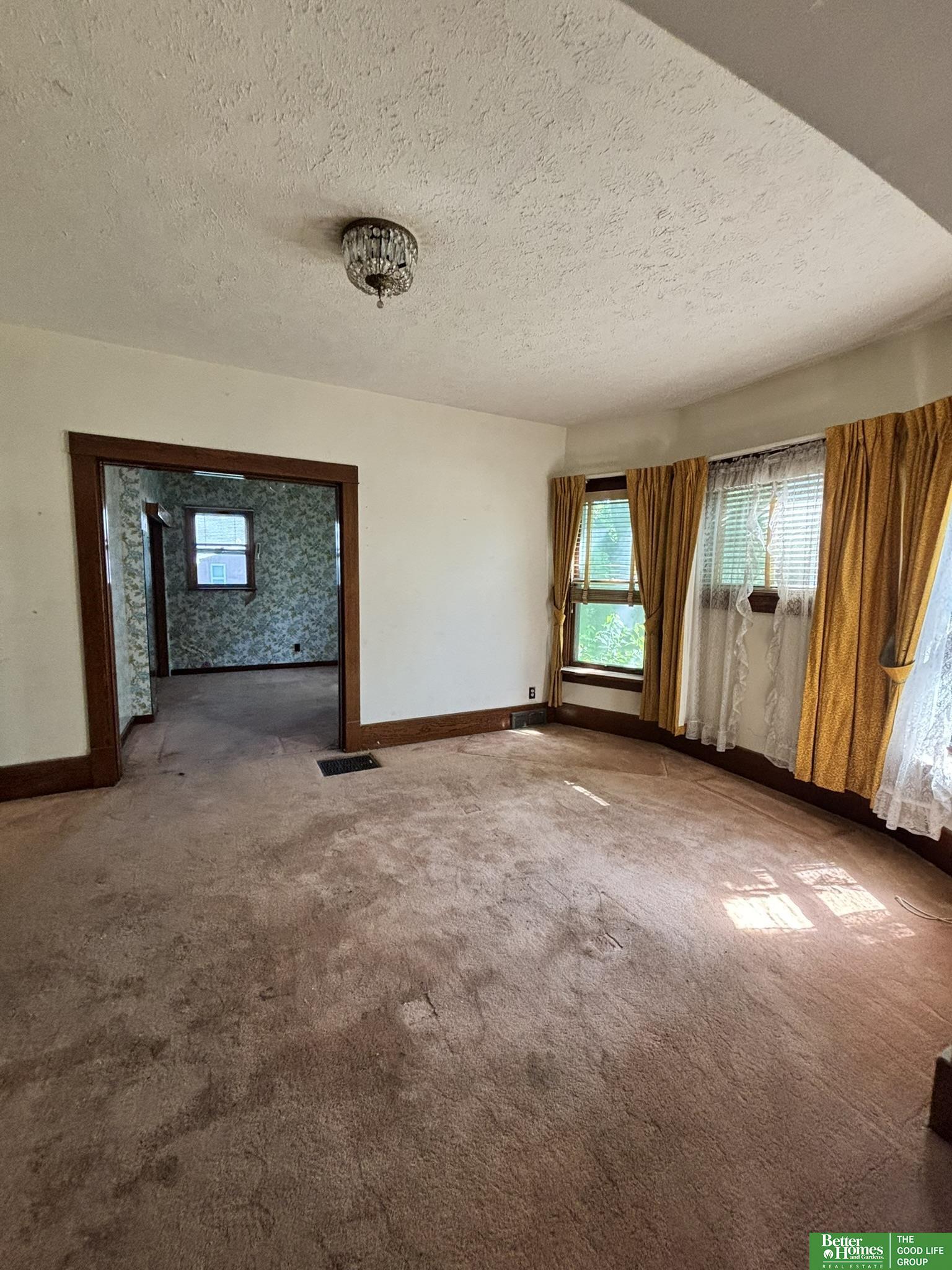 105 E 5 Street