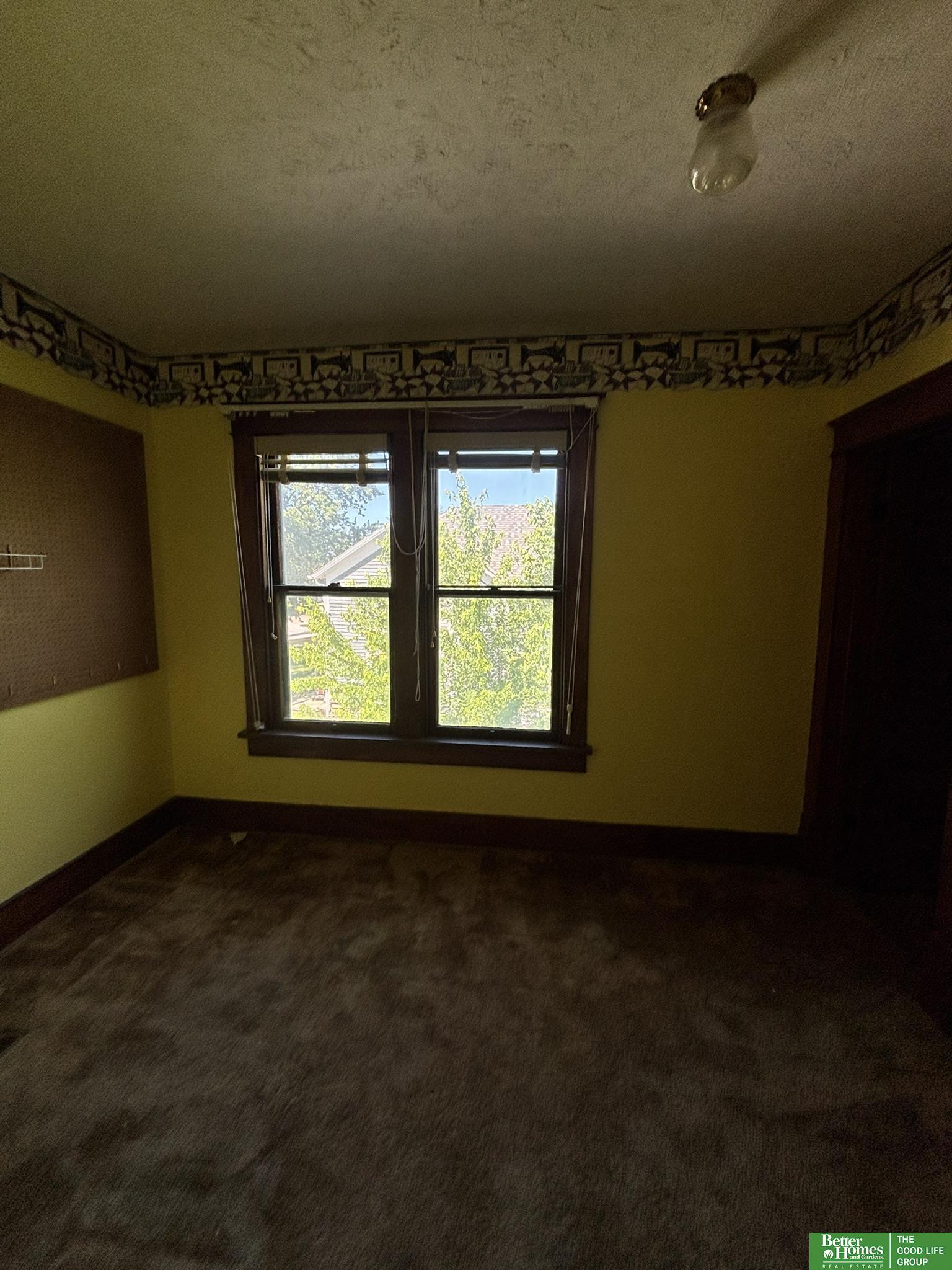 105 E 5 Street