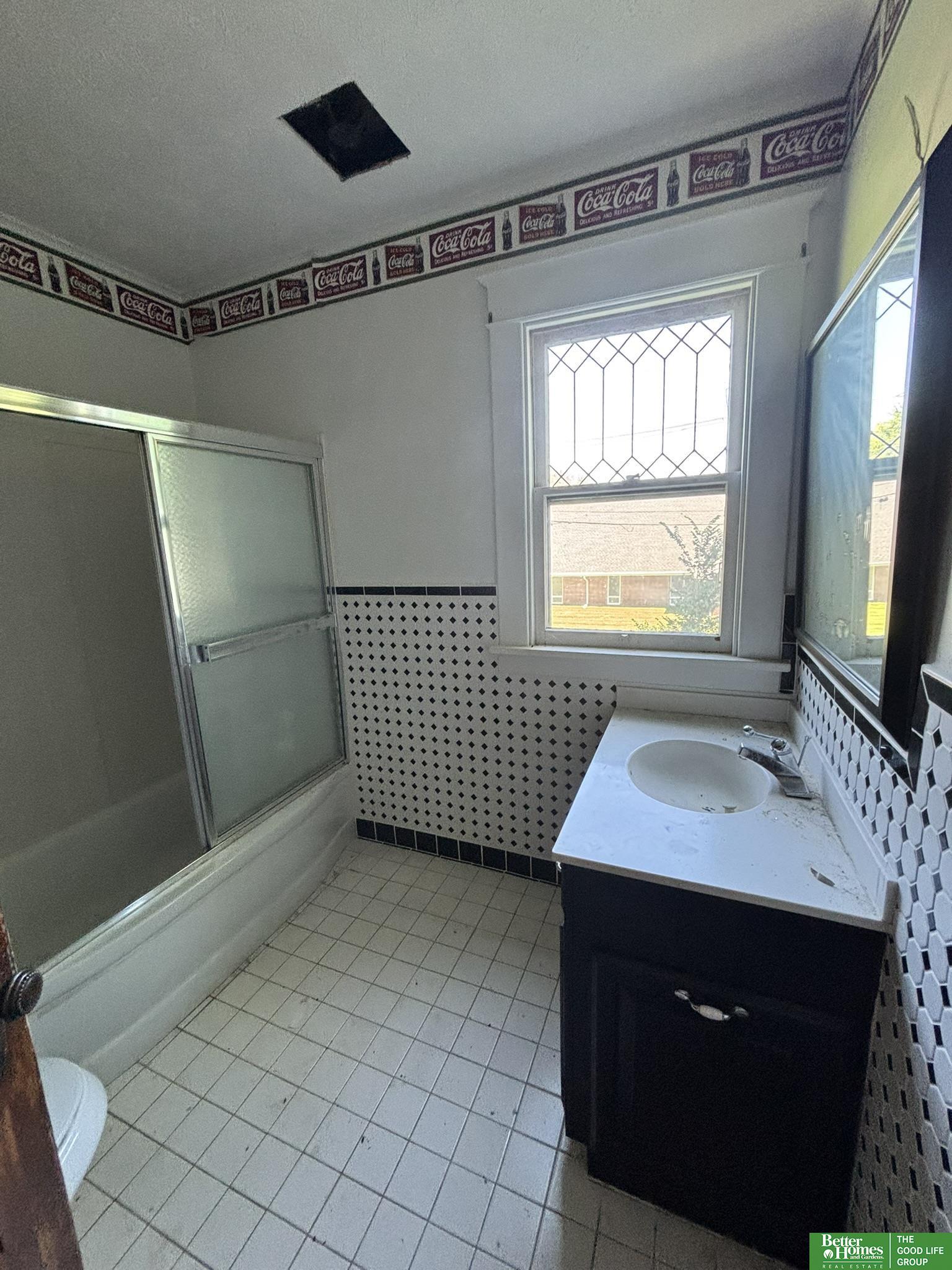 105 E 5 Street