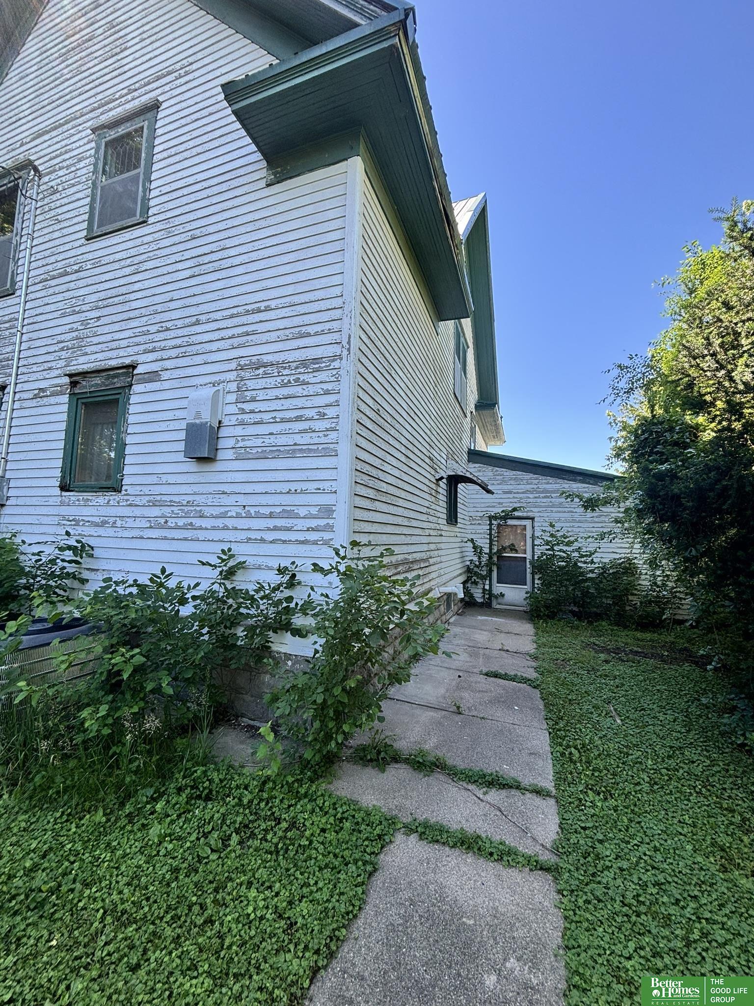 105 E 5 Street