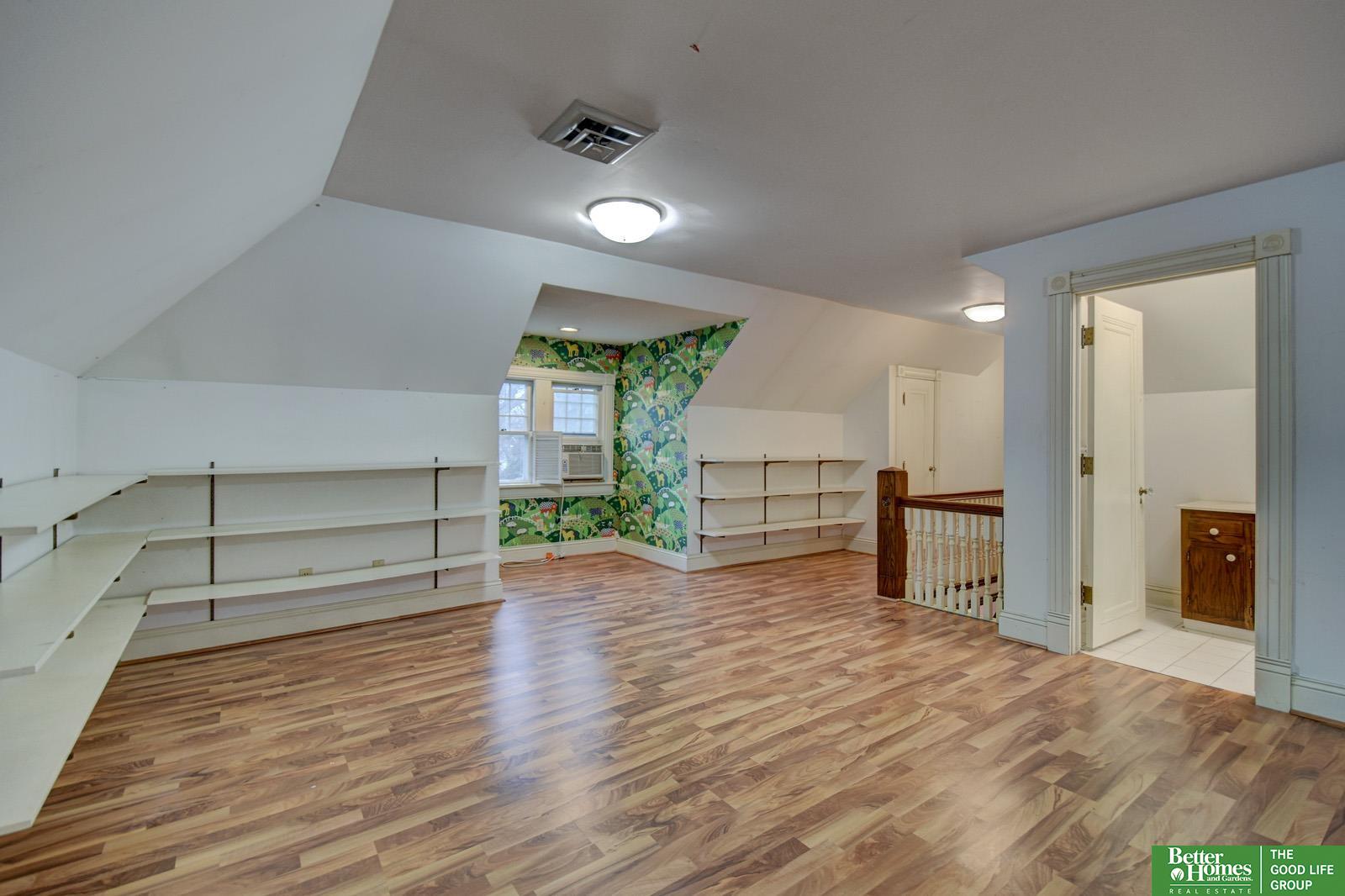 234 W 10th Street