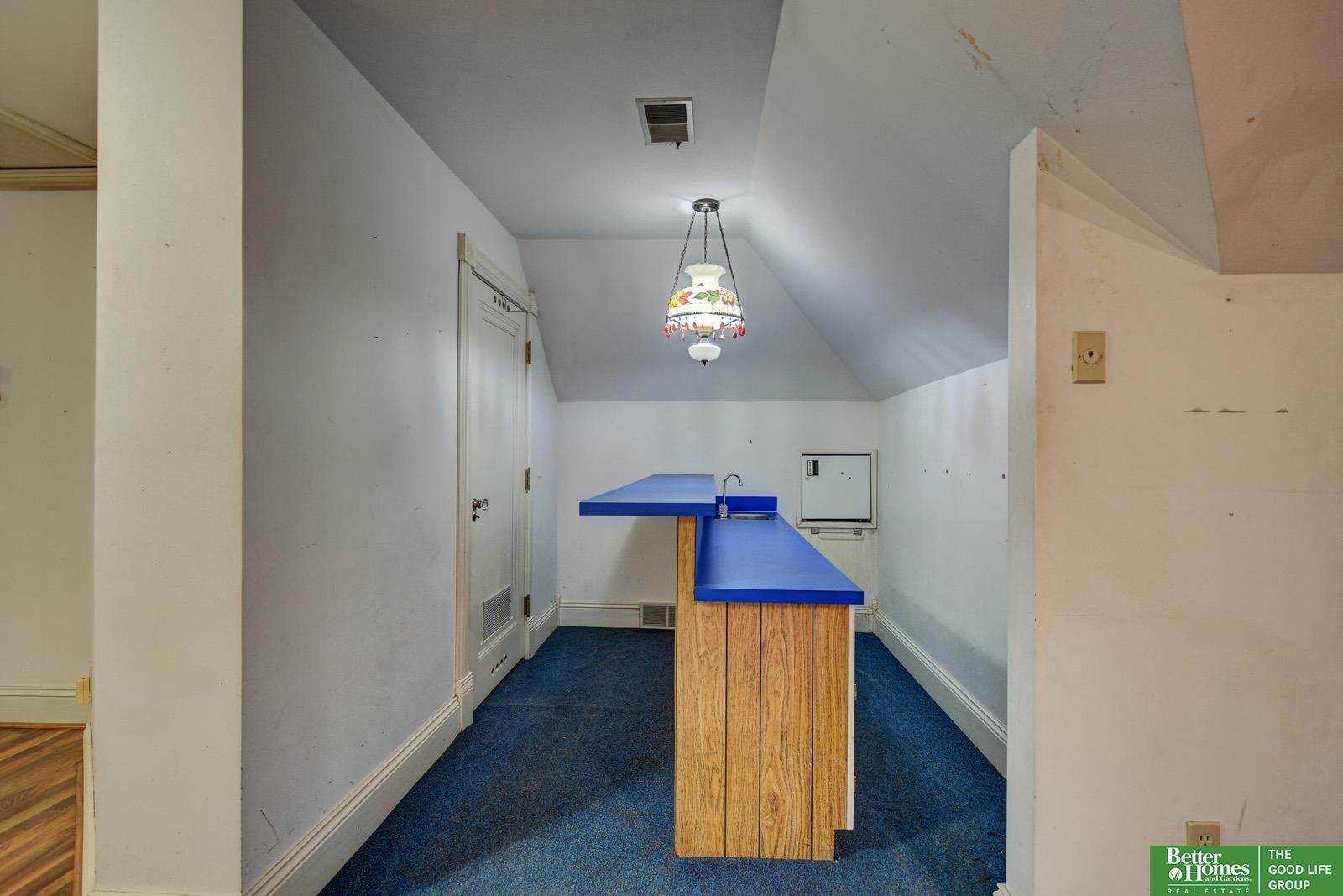 234 W 10th Street