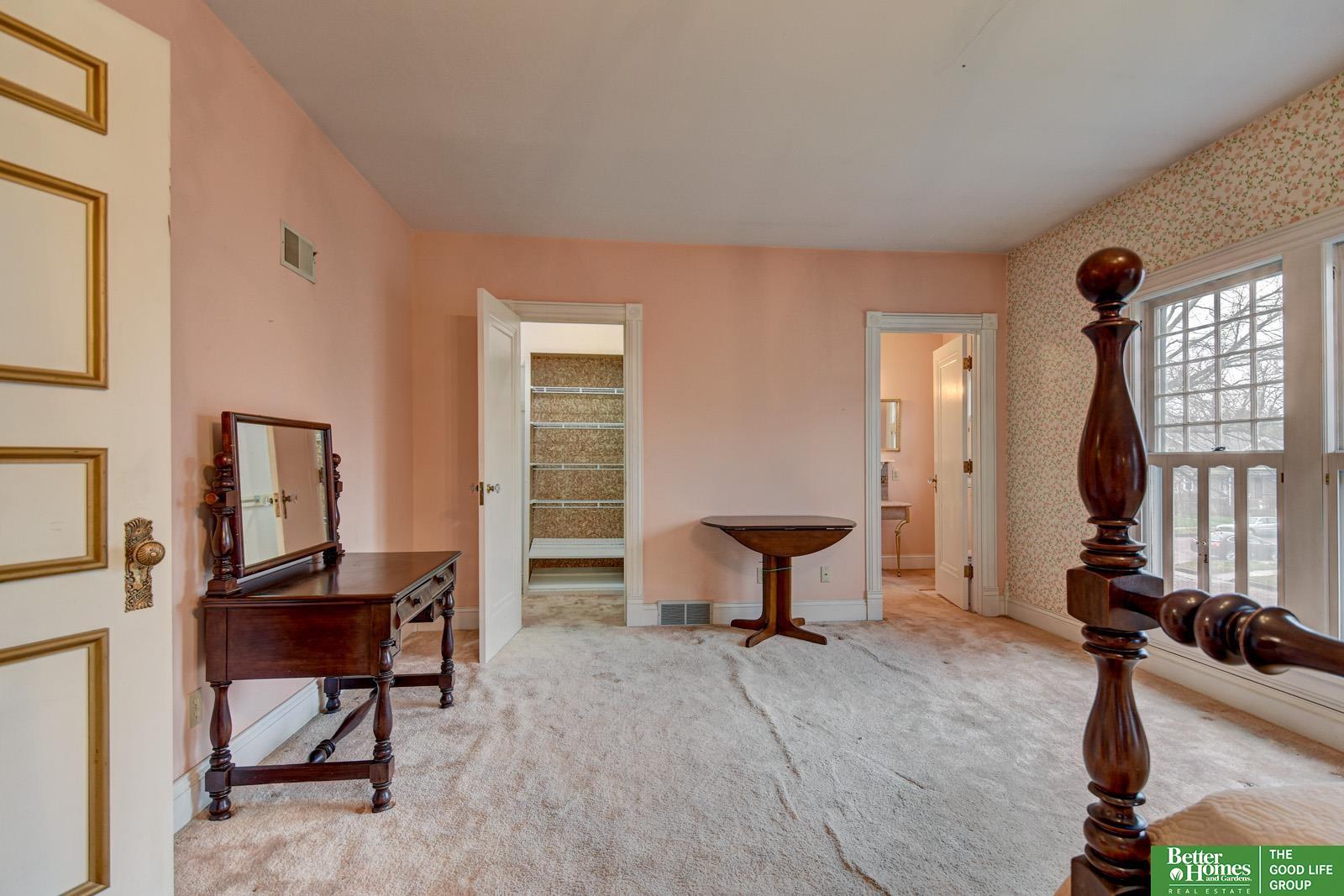 234 W 10th Street