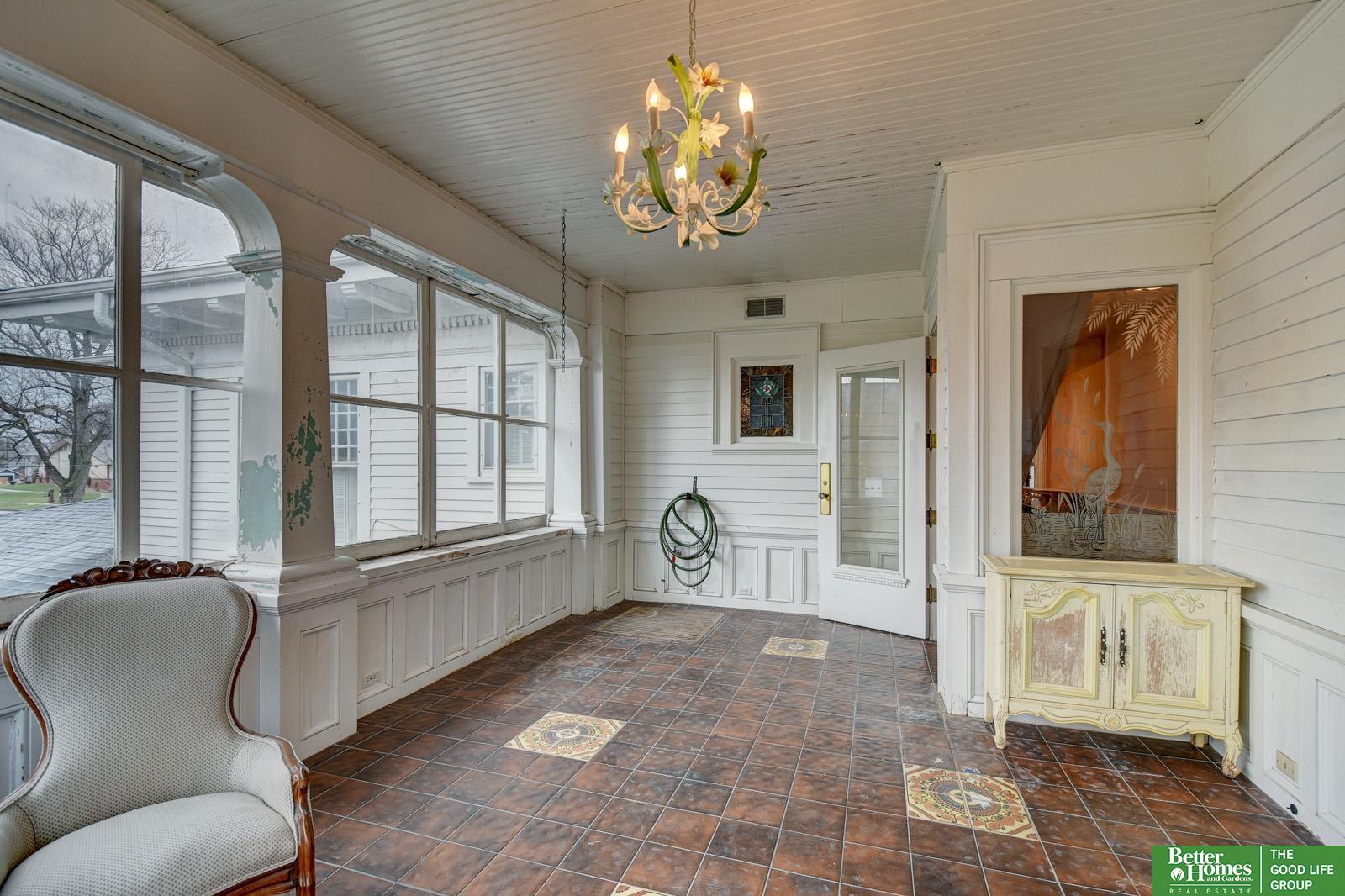 234 W 10th Street